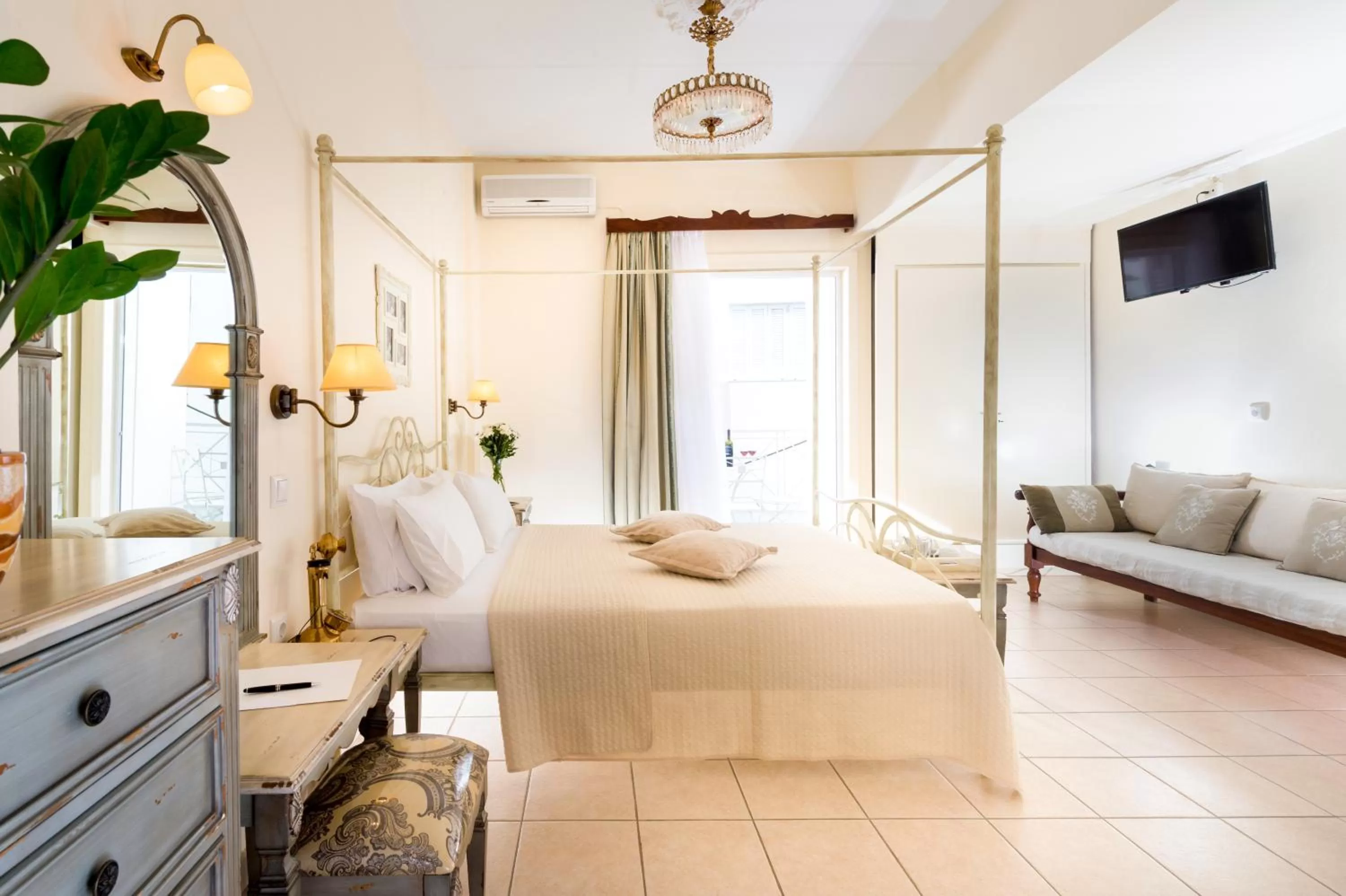 Bed in Ikaros Art Hotel