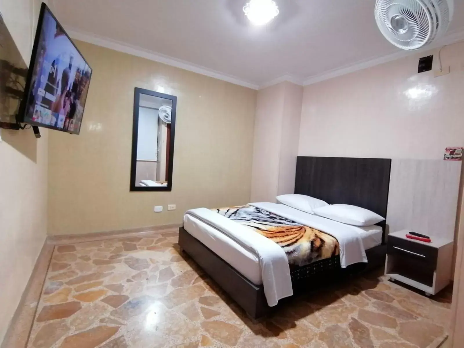 Double Room in HOTEL GOLDEN SUITE Double Room in HOTEL GOLDEN SUITE