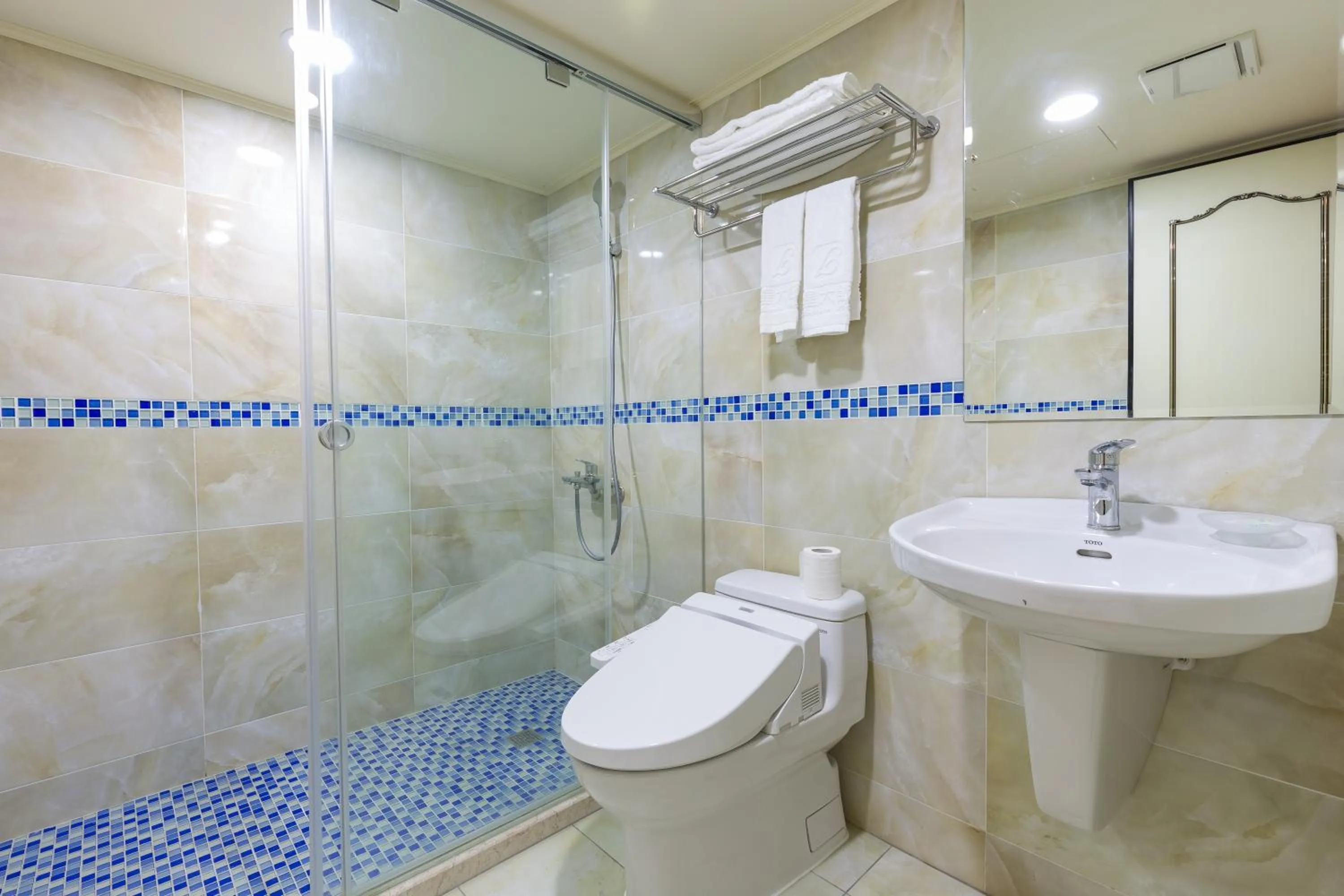 Bathroom in Lishin Hotel