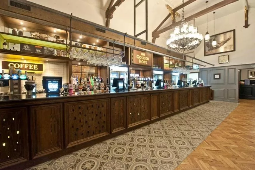 Restaurant/Places to Eat in The Golden Hope Wetherspoon