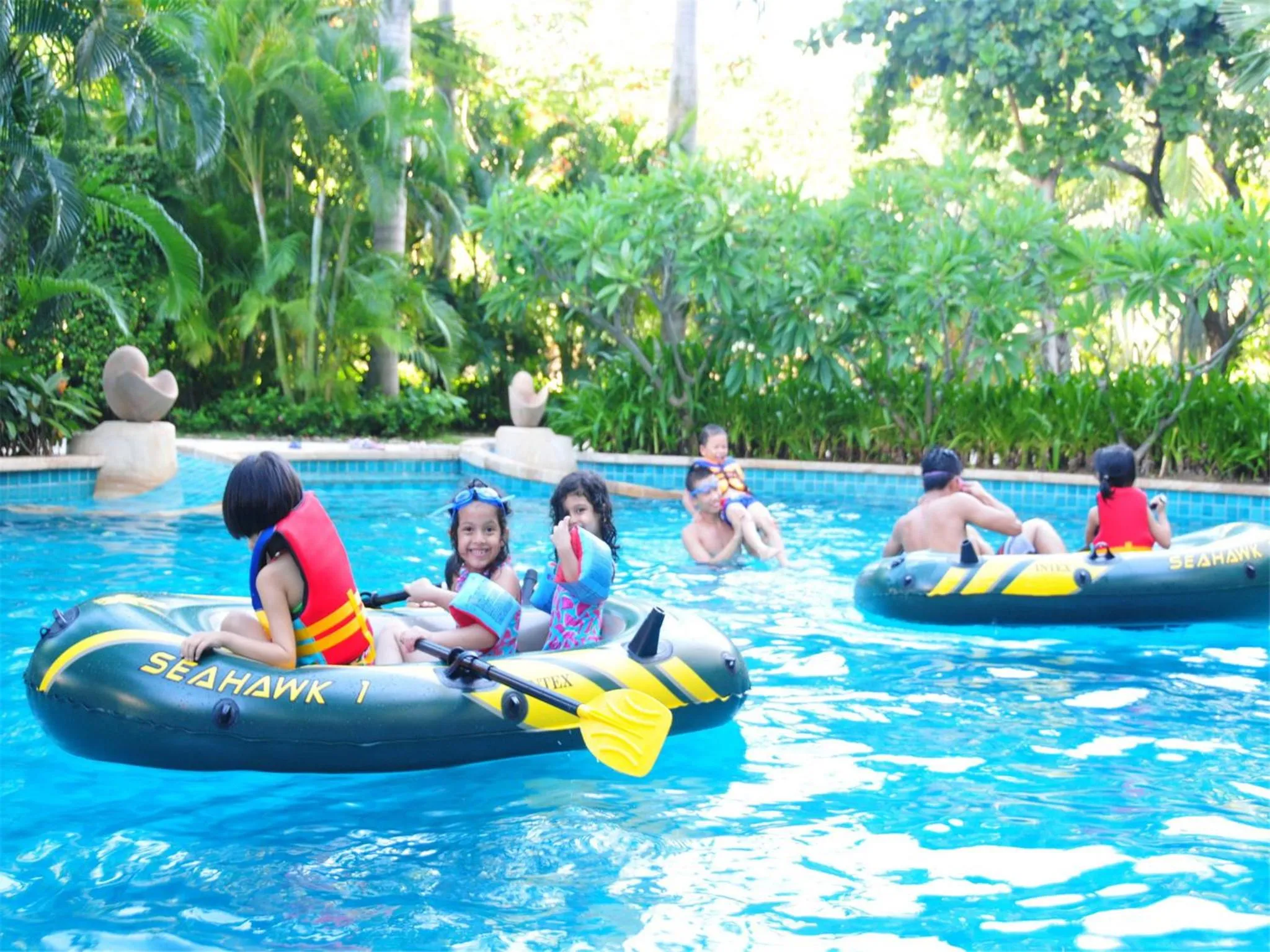 Swimming pool in Howard Johnson Resort Sanya Bay