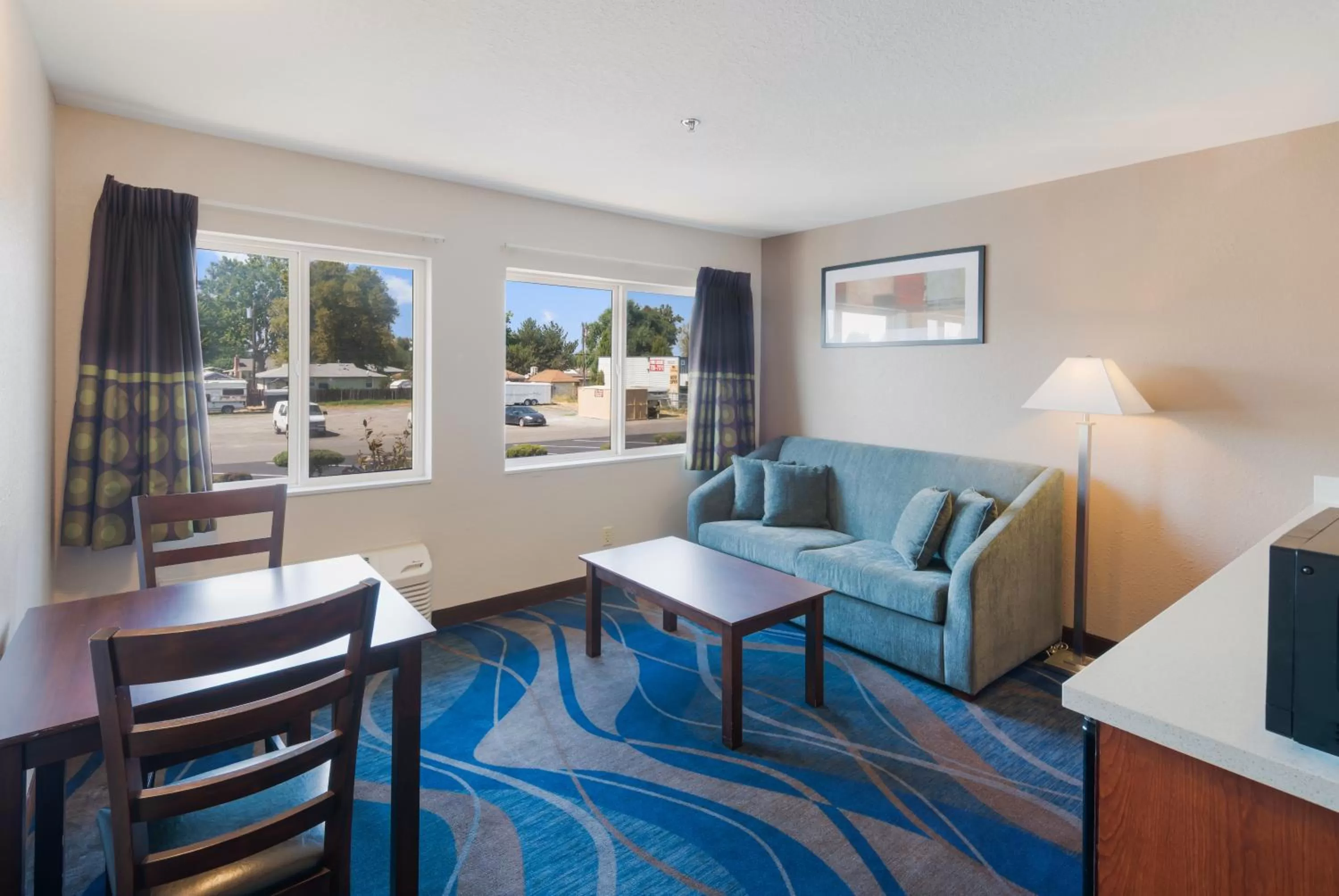 Living room in Quality Inn & Suites Kennewick Tri-Cities