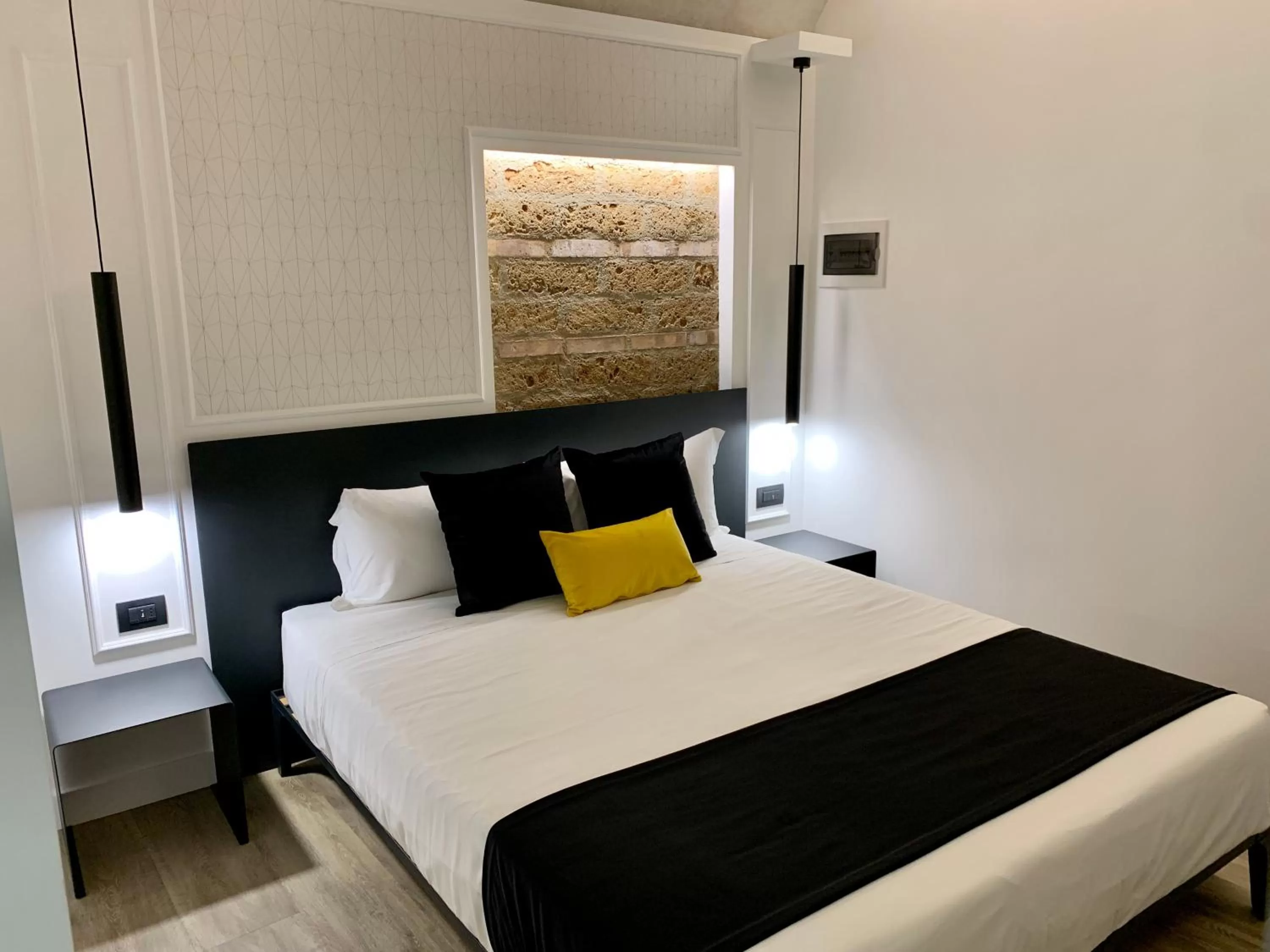 Bedroom, Bed in Toledo Boutique Rooms