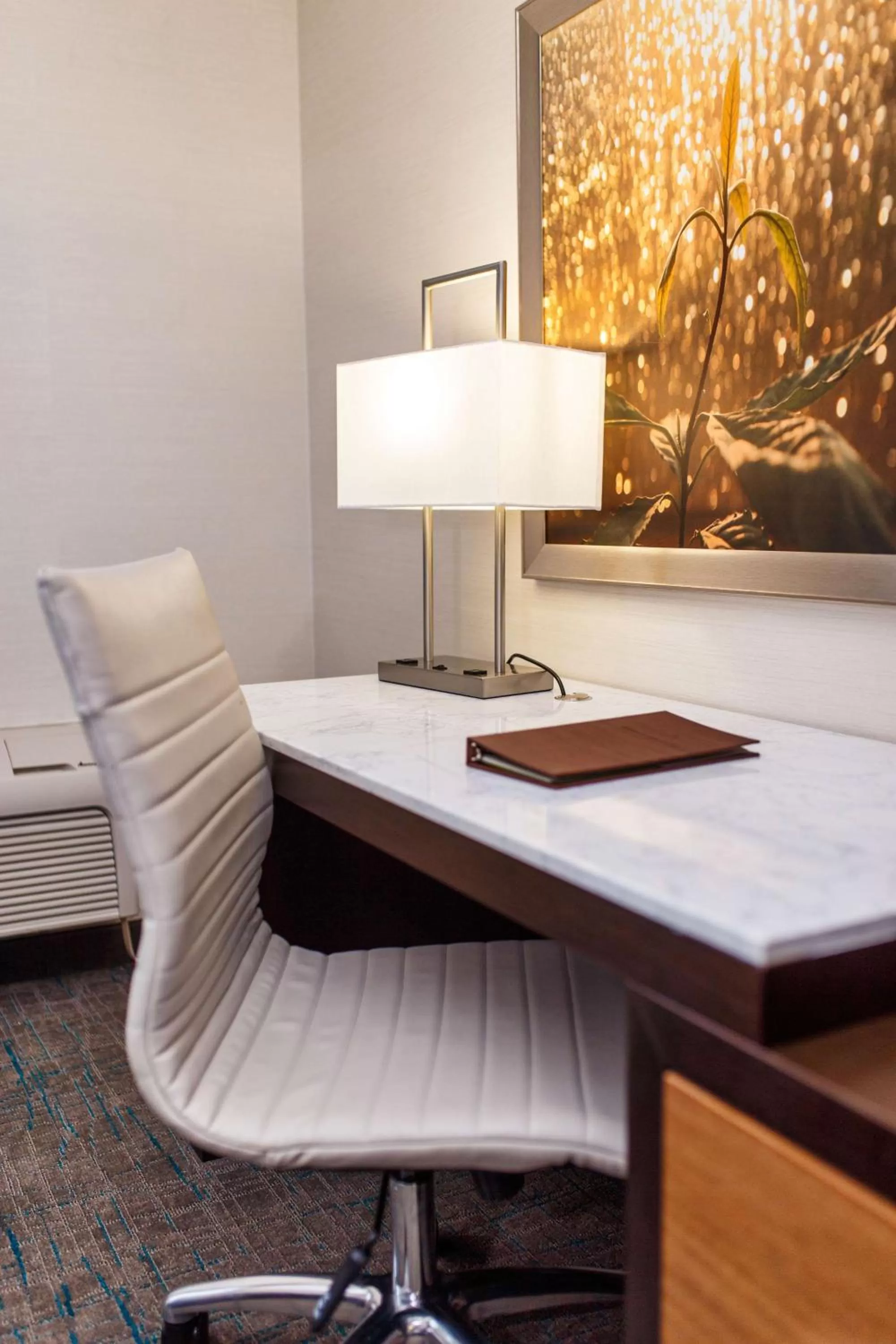 Bedroom in DoubleTree by Hilton Neenah