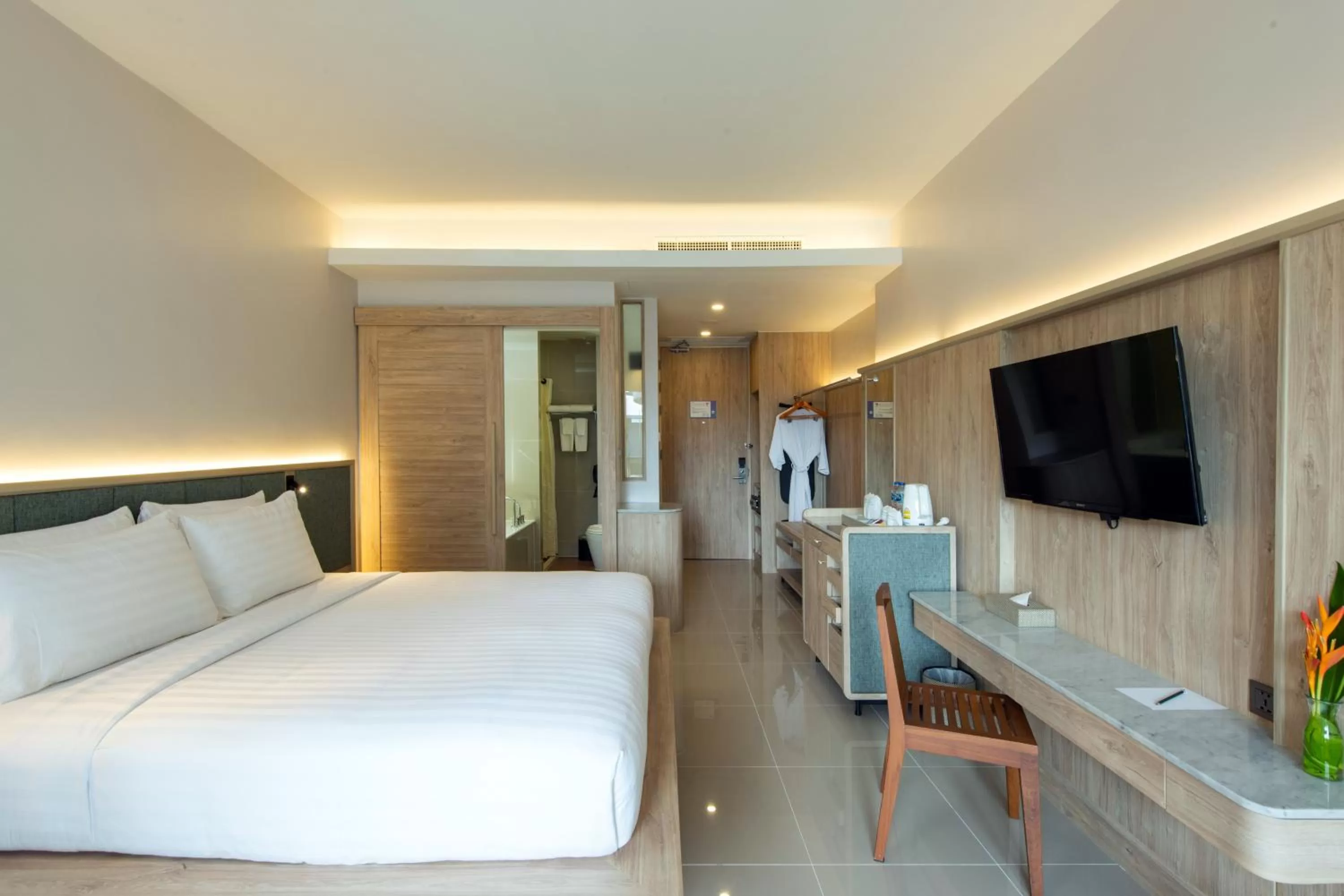 TV and multimedia, Bed in Holiday Ao Nang Beach Resort, Krabi