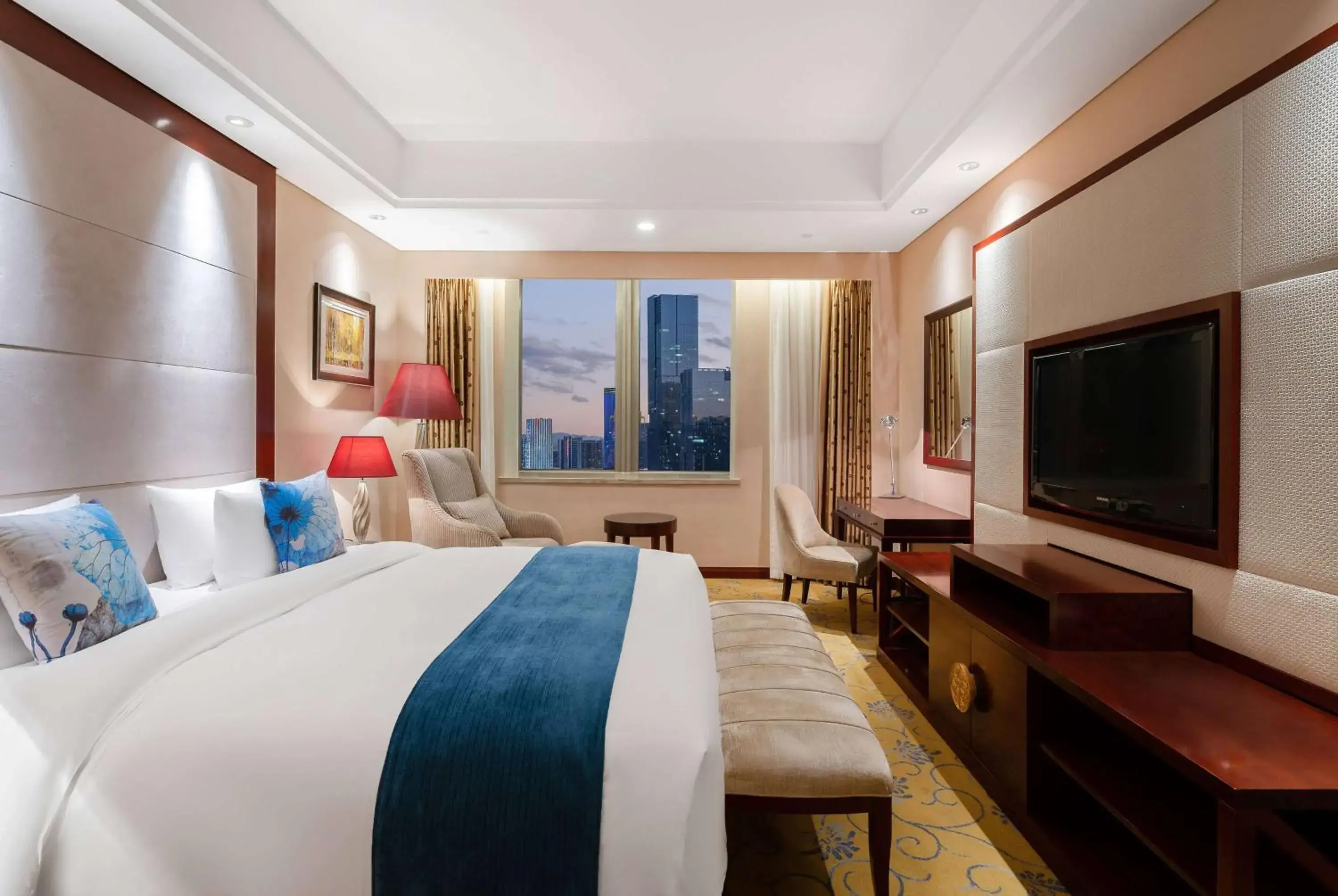 Executive King Suite - Non-Smoking in Howard Johnson Tropical Garden Plaza Kunming Chenggong Executive King Suite - Non-Smoking in Howard Johnson Tropical Garden Plaza Kunming Chenggong