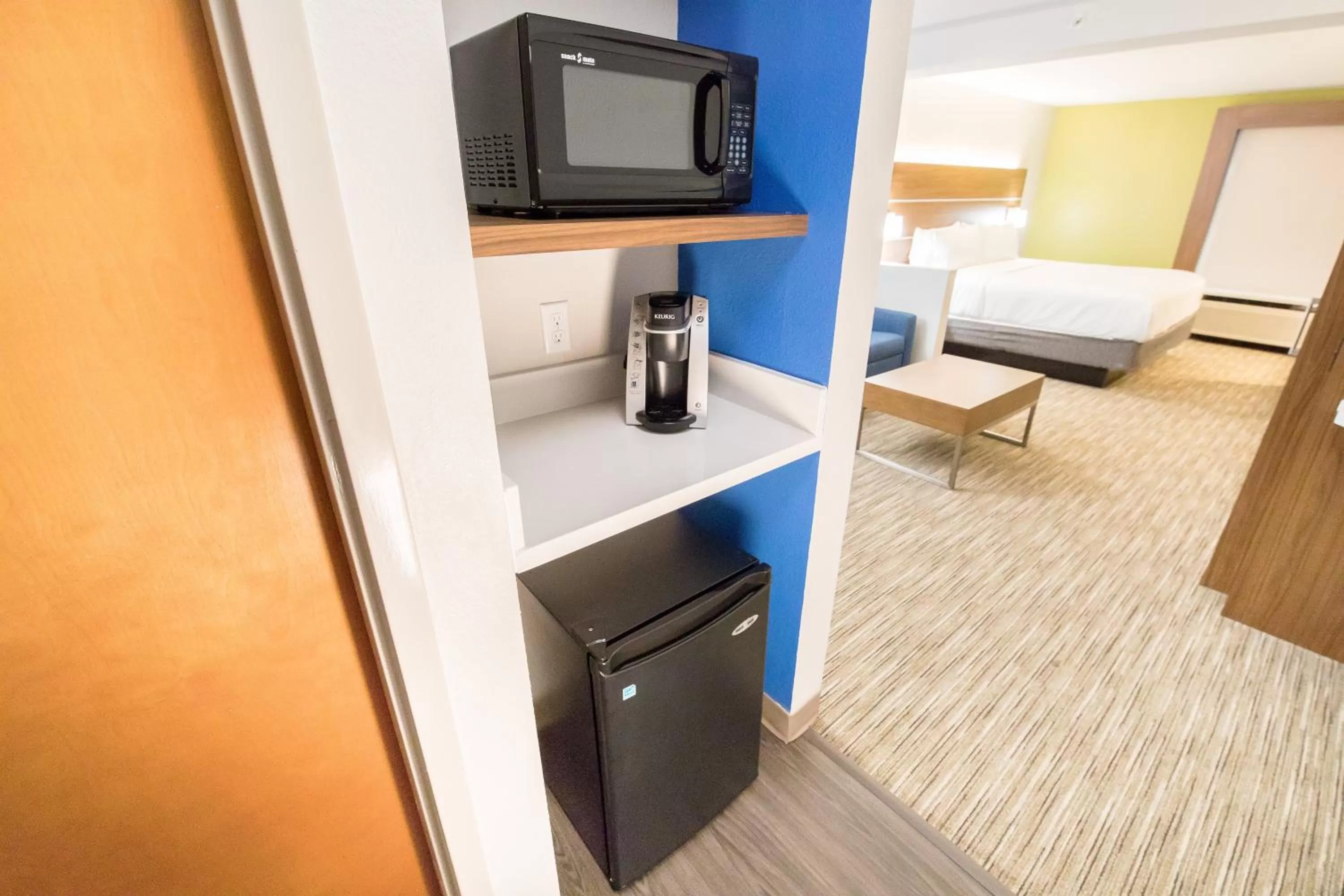 Photo of the whole room in Holiday Inn Express Atlanta-Stone Mountain by IHG