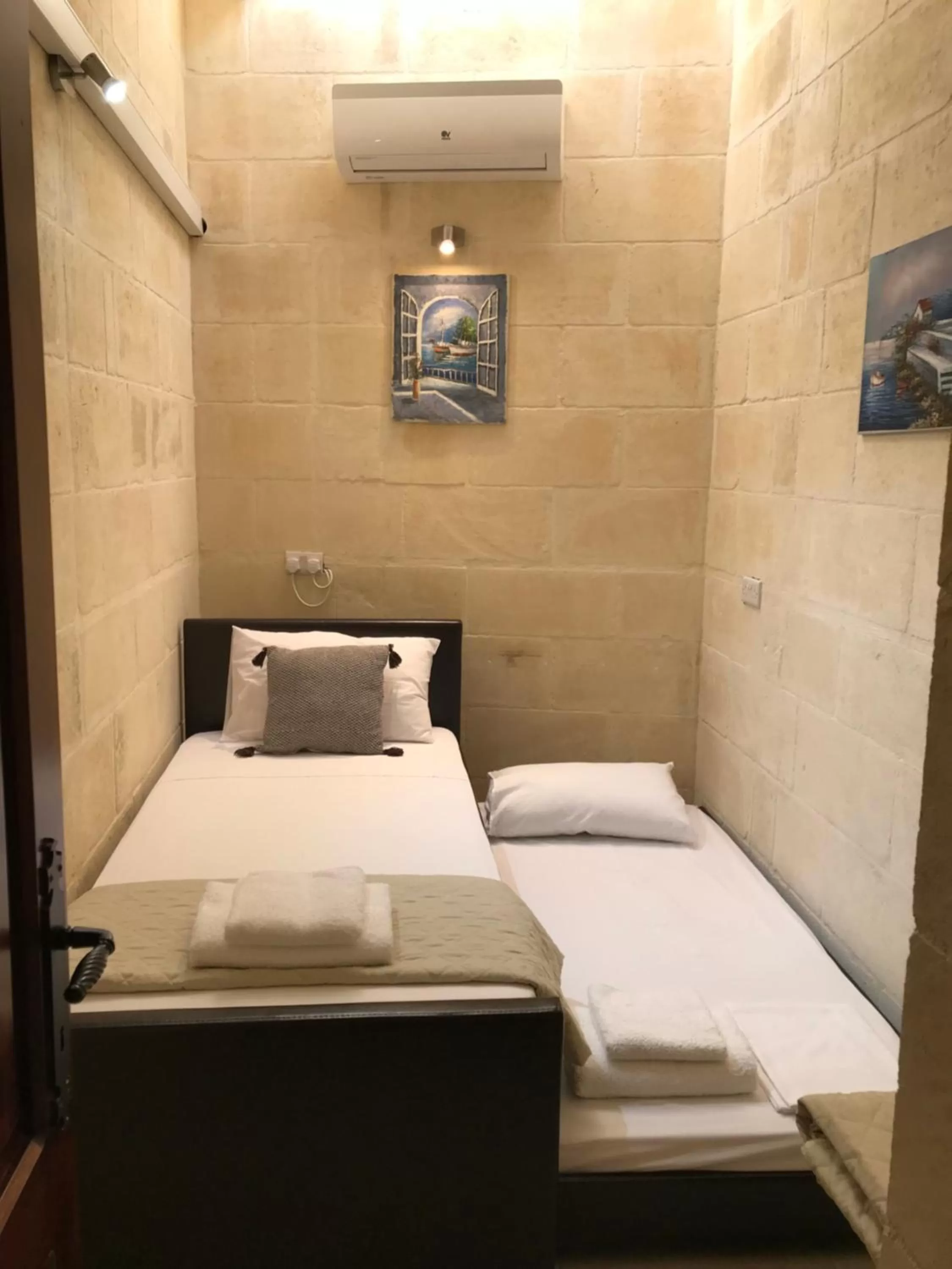 Bed in The Cloisters Bed And Breakfast