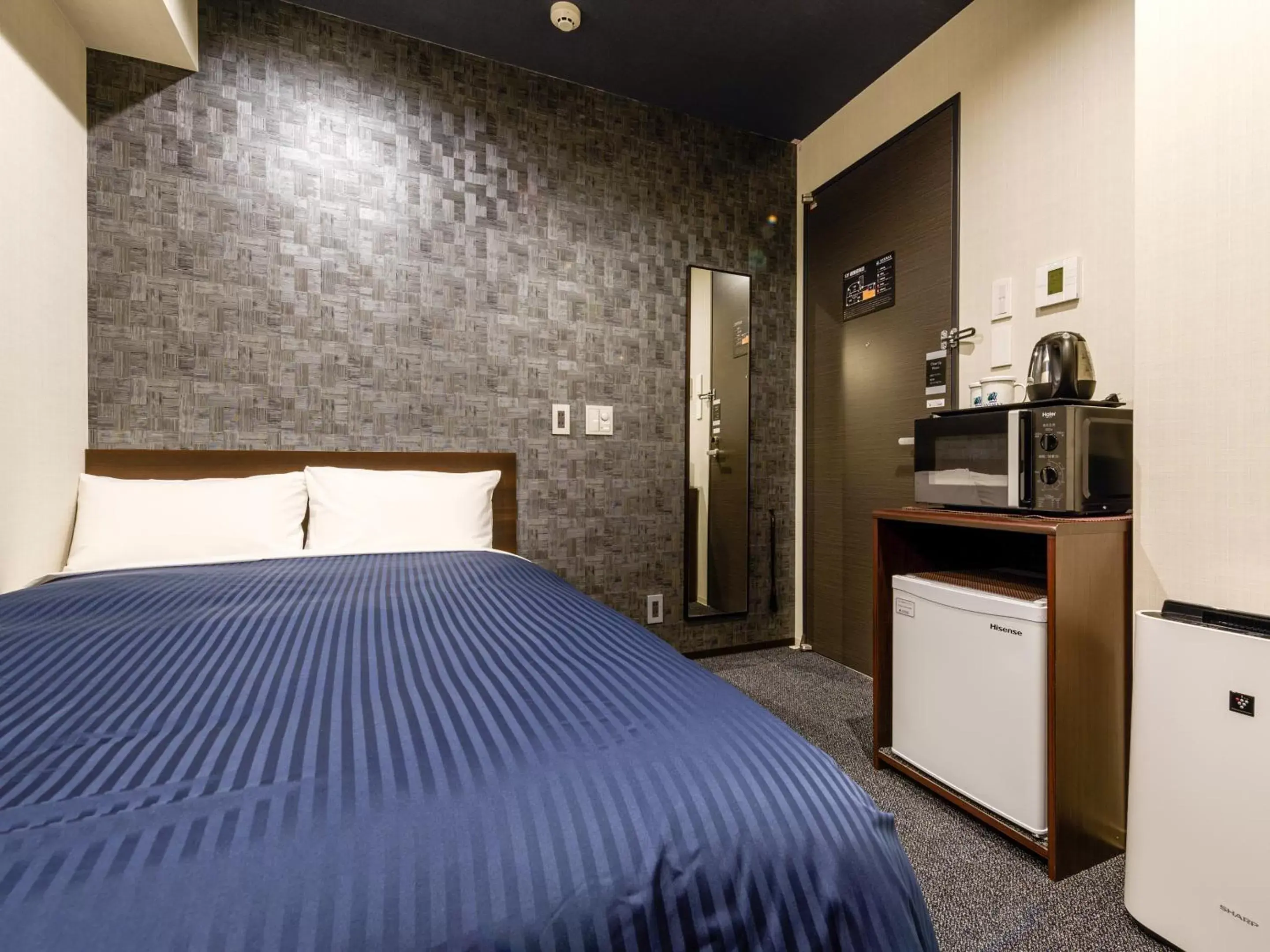 Double Room with Small Double Bed - Smoking in HOTEL LiVEMAX Asakusabashi-Ekimae Double Room with Small Double Bed - Smoking in HOTEL LiVEMAX Asakusabashi-Ekimae