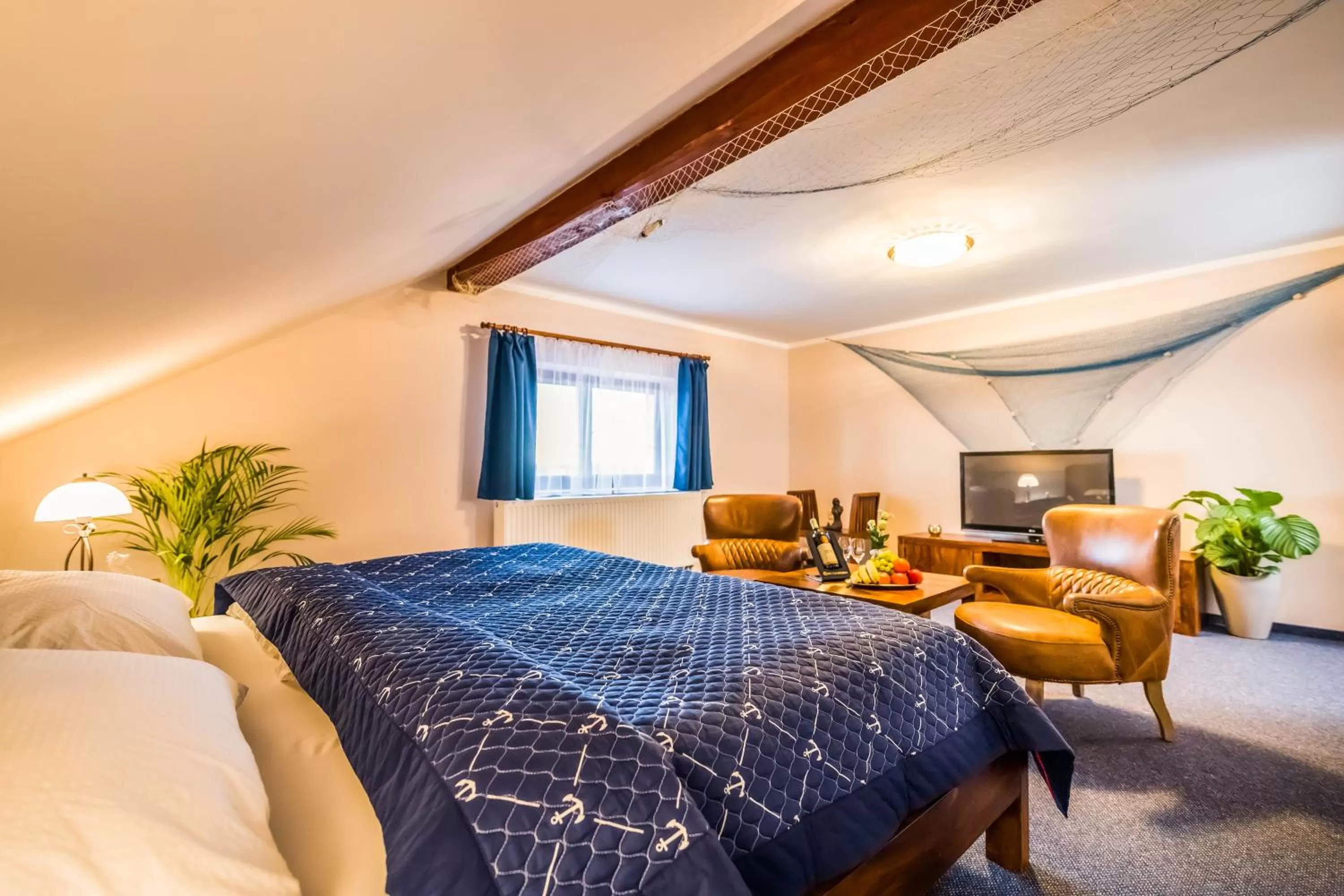 Photo of the whole room in La Port