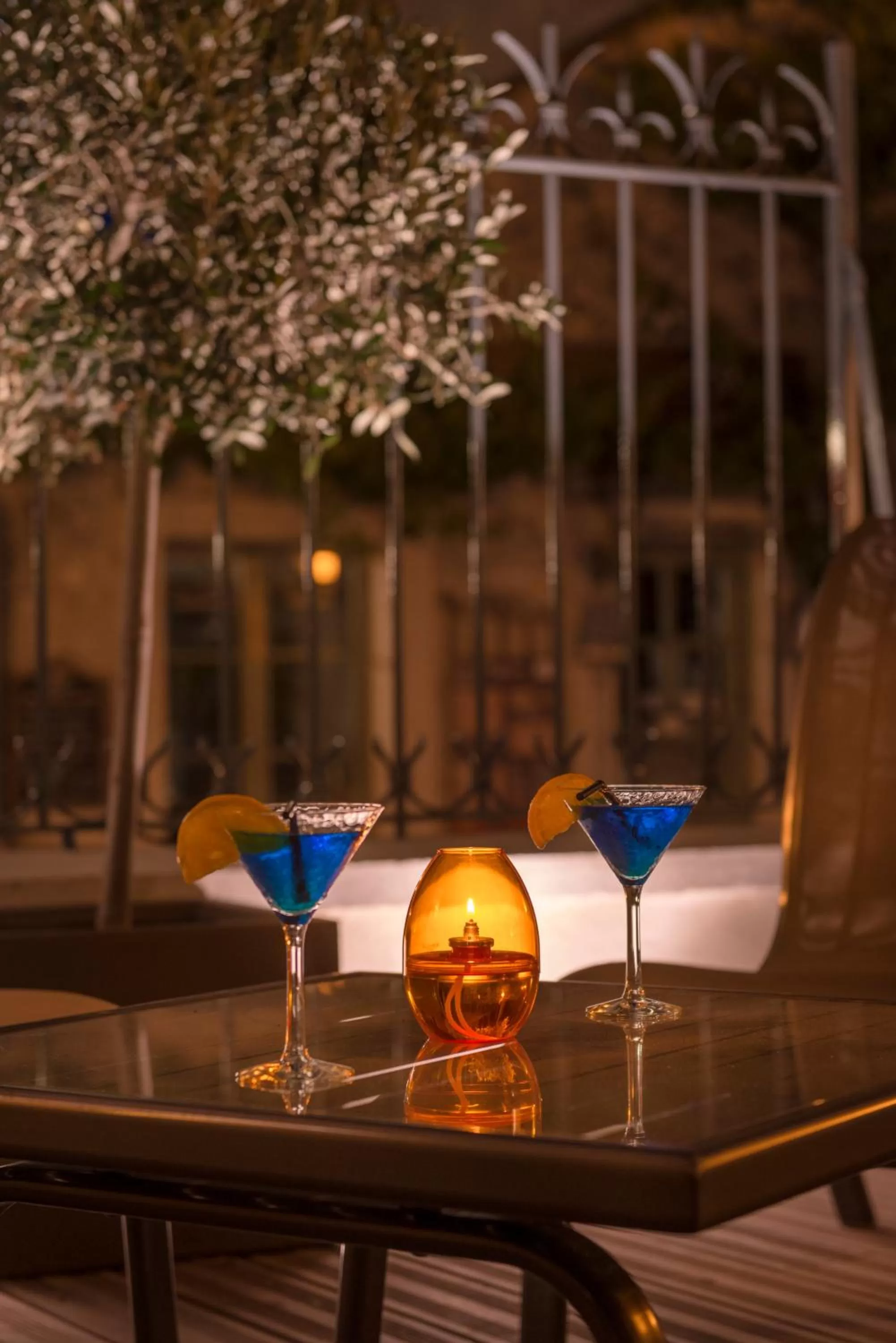 Patio in Hôtel Aux Vieux Remparts