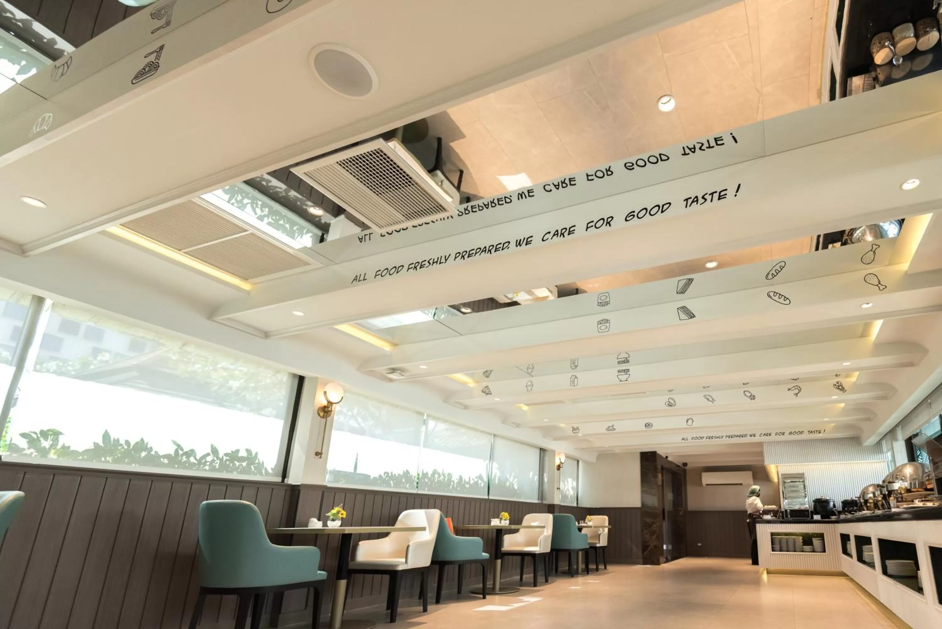 Restaurant/places to eat in Centre Point Plus Hotel Pratunam