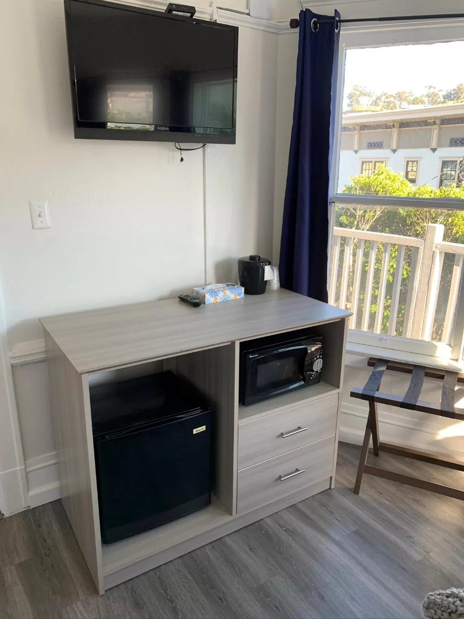 TV and multimedia in Hermosa Hotel