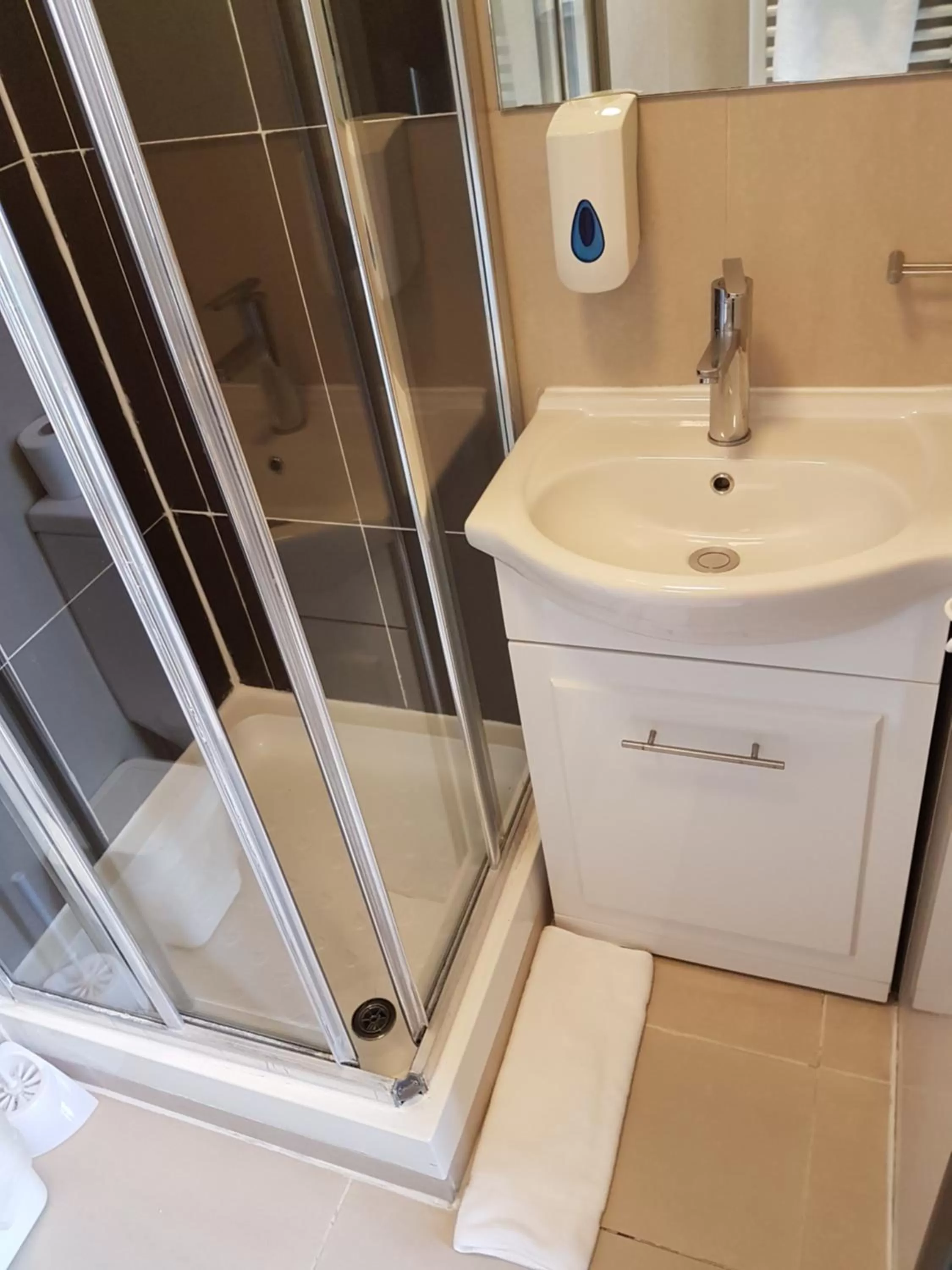 Bathroom in The Royale Chulan Hyde Park Hotel