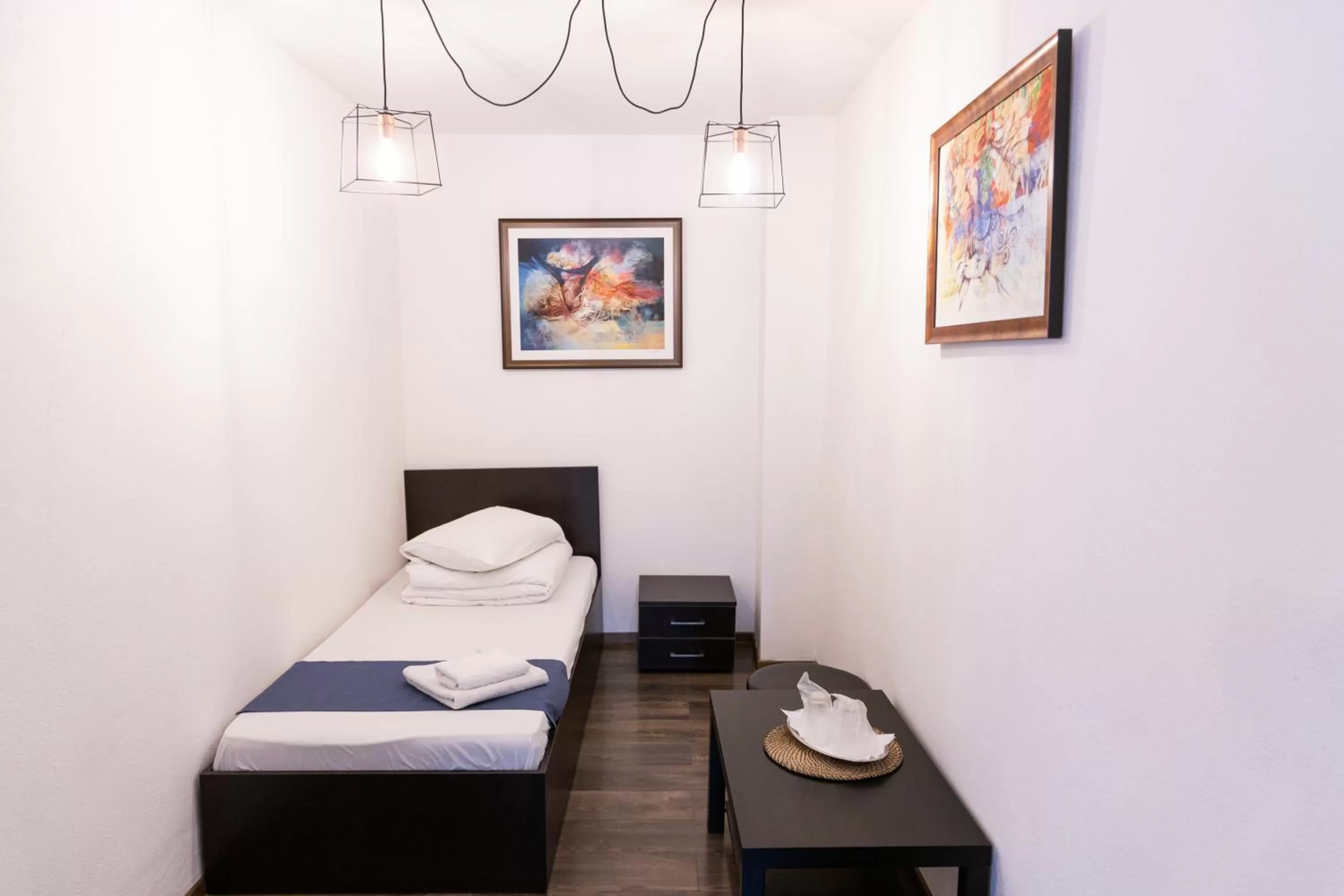 Bed in Pensiunea Pictorilor