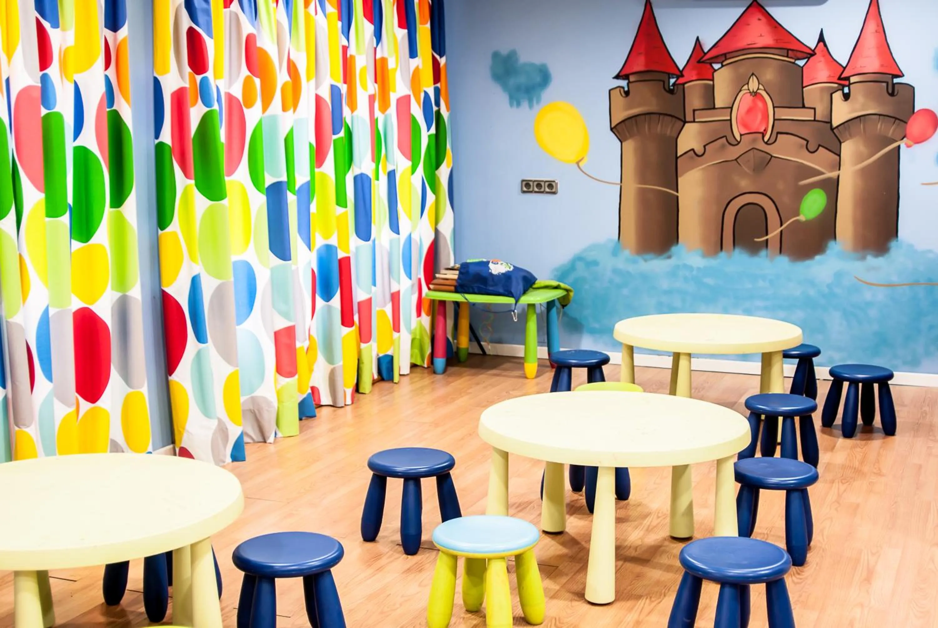 Kids's club in Ona Ogisaka Garden