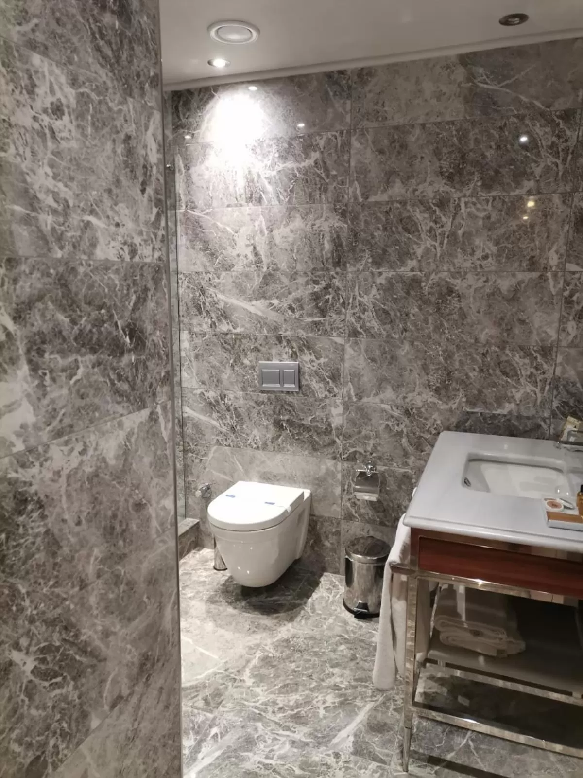 Bathroom in Golden Royal Hotel