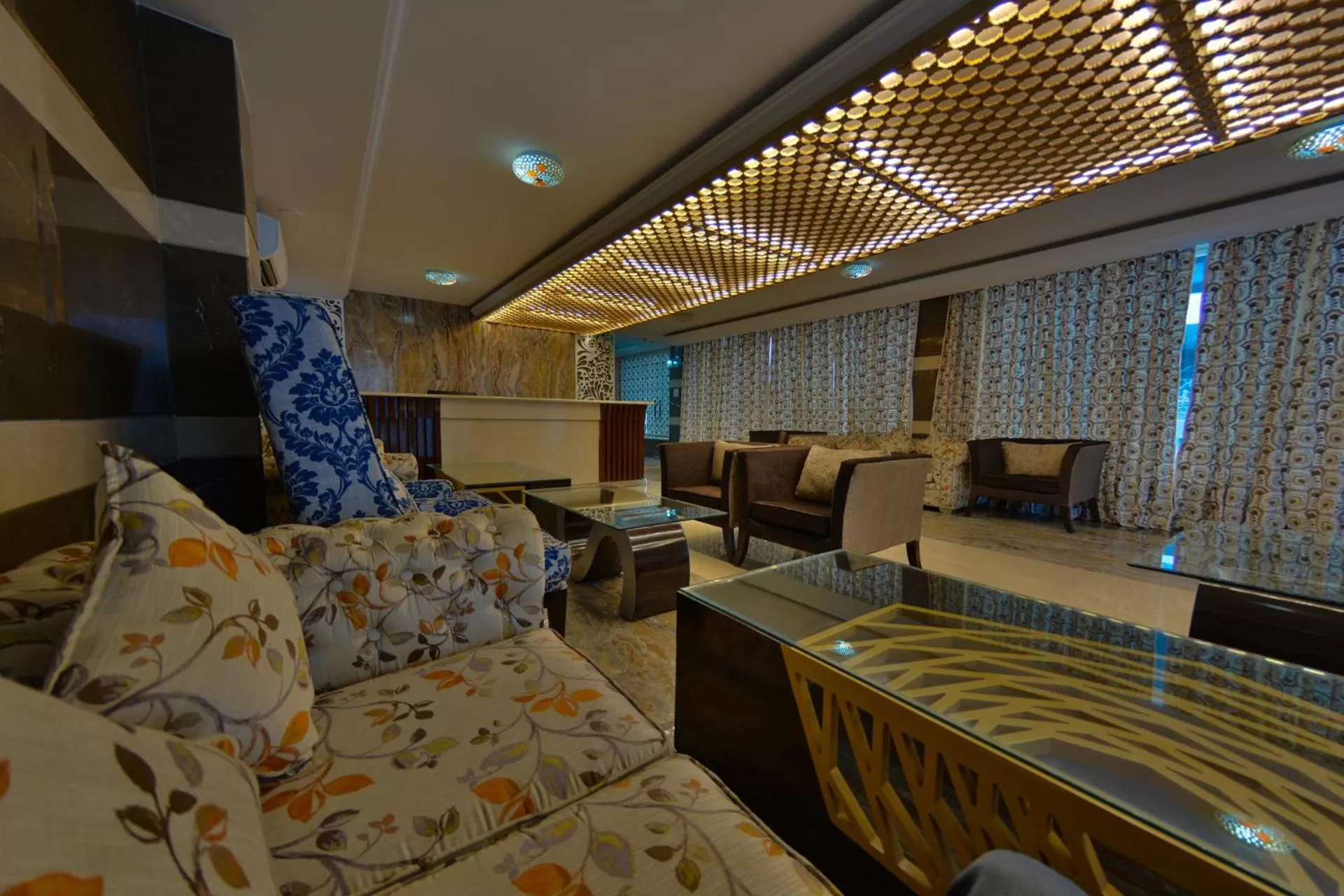 TV and multimedia, Lounge/Bar in Hotel The Montreal