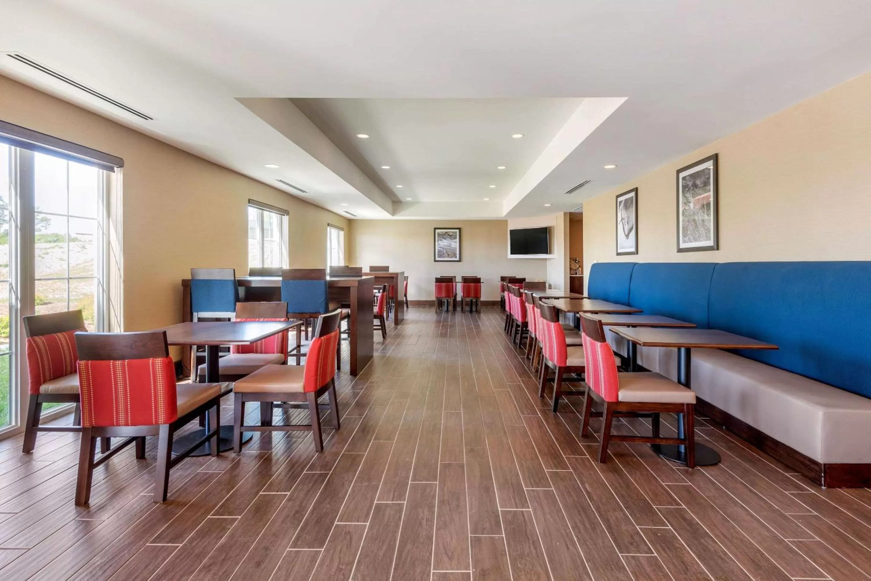 Restaurant/places to eat in Comfort Inn & Suites