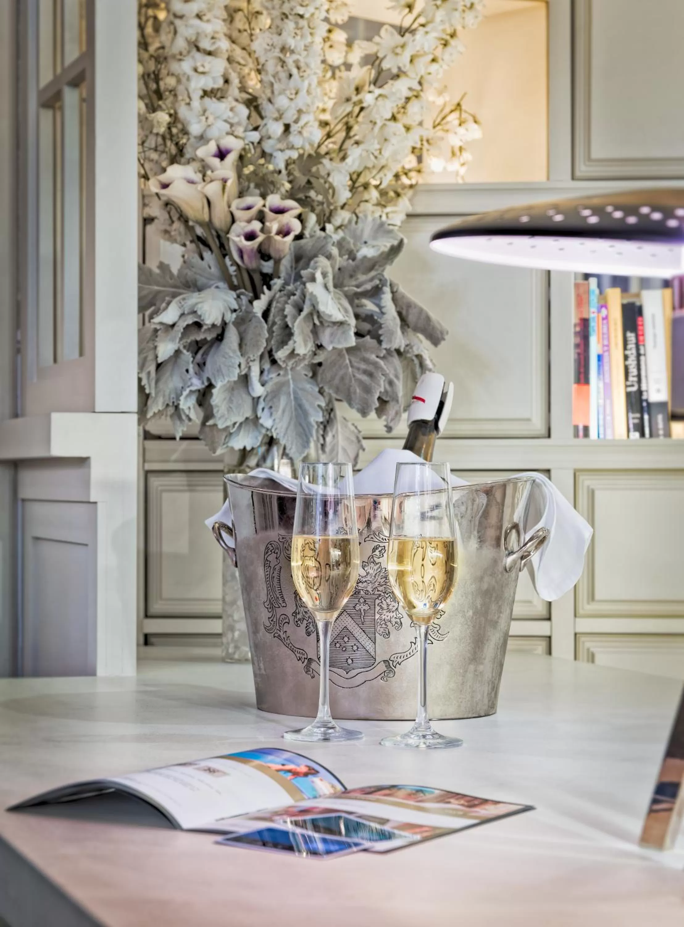 Lobby or reception in H10 Duque de Loule