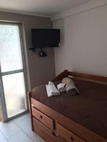 TV/Entertainment Center in Bed and Breakfast Manque