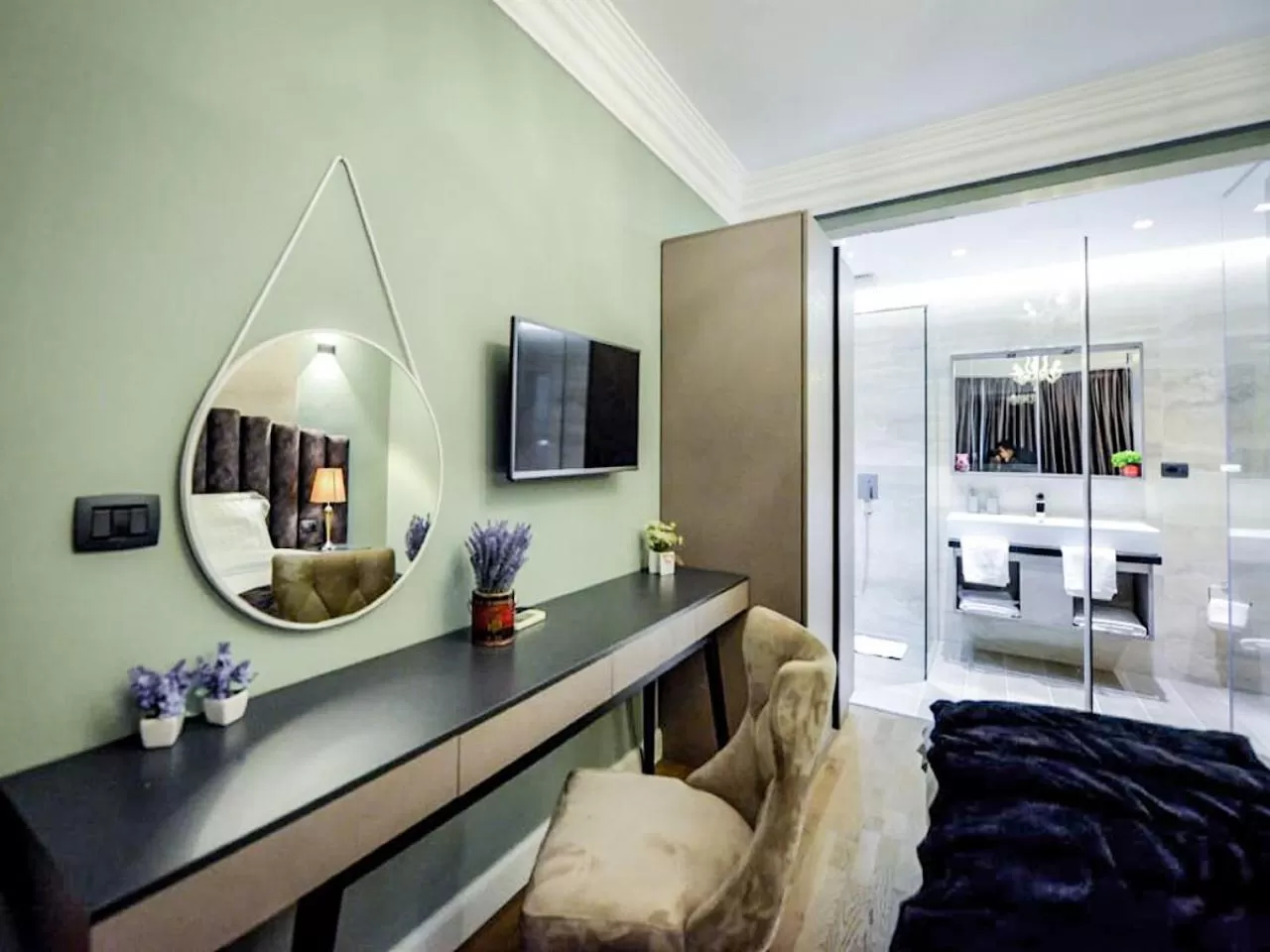 TV/Entertainment Center in Hotel Vila Tirana