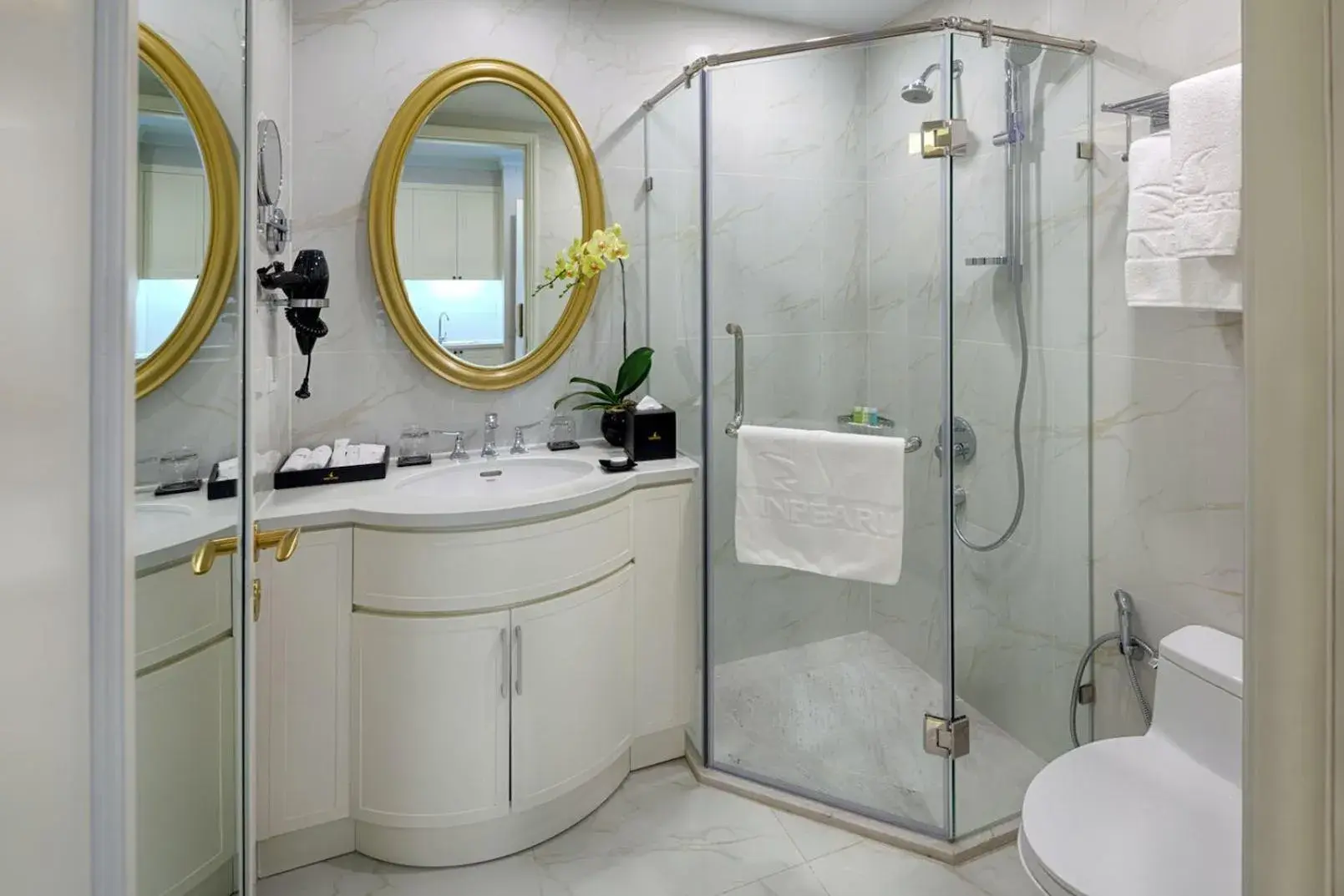 Grand Studio Ocean View King Bed in Vinpearl Beachfront Nha Trang Grand Studio Ocean View King Bed in Vinpearl Beachfront Nha Trang