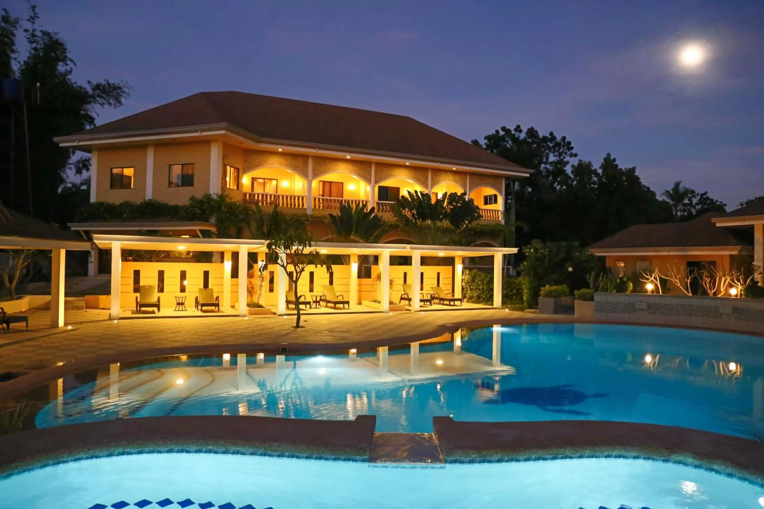 Swimming pool in Turtle Bay Dive Resort