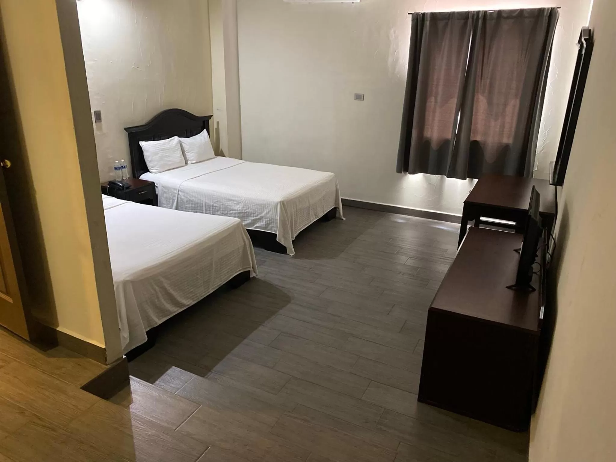 Deluxe Double Room with Two Double Beds in Hotel Plaza del Arco Express