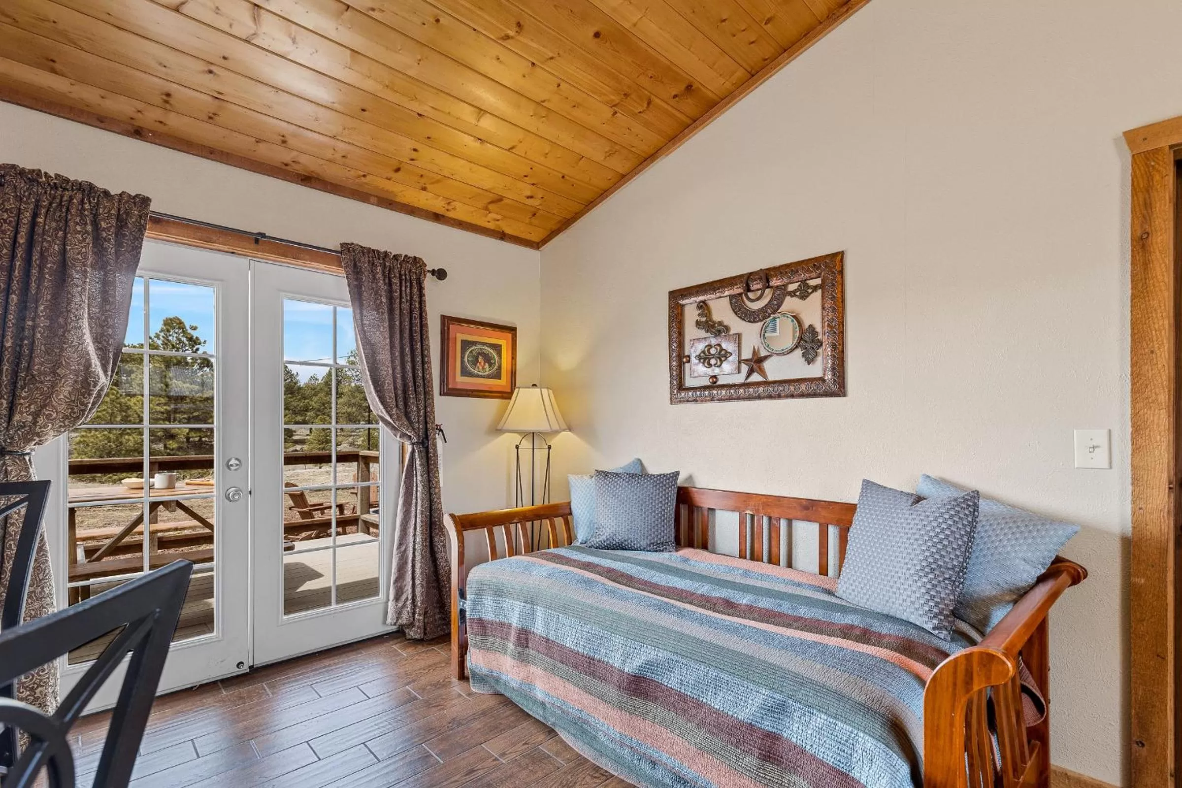 Bed in Trapper's Rendezvous