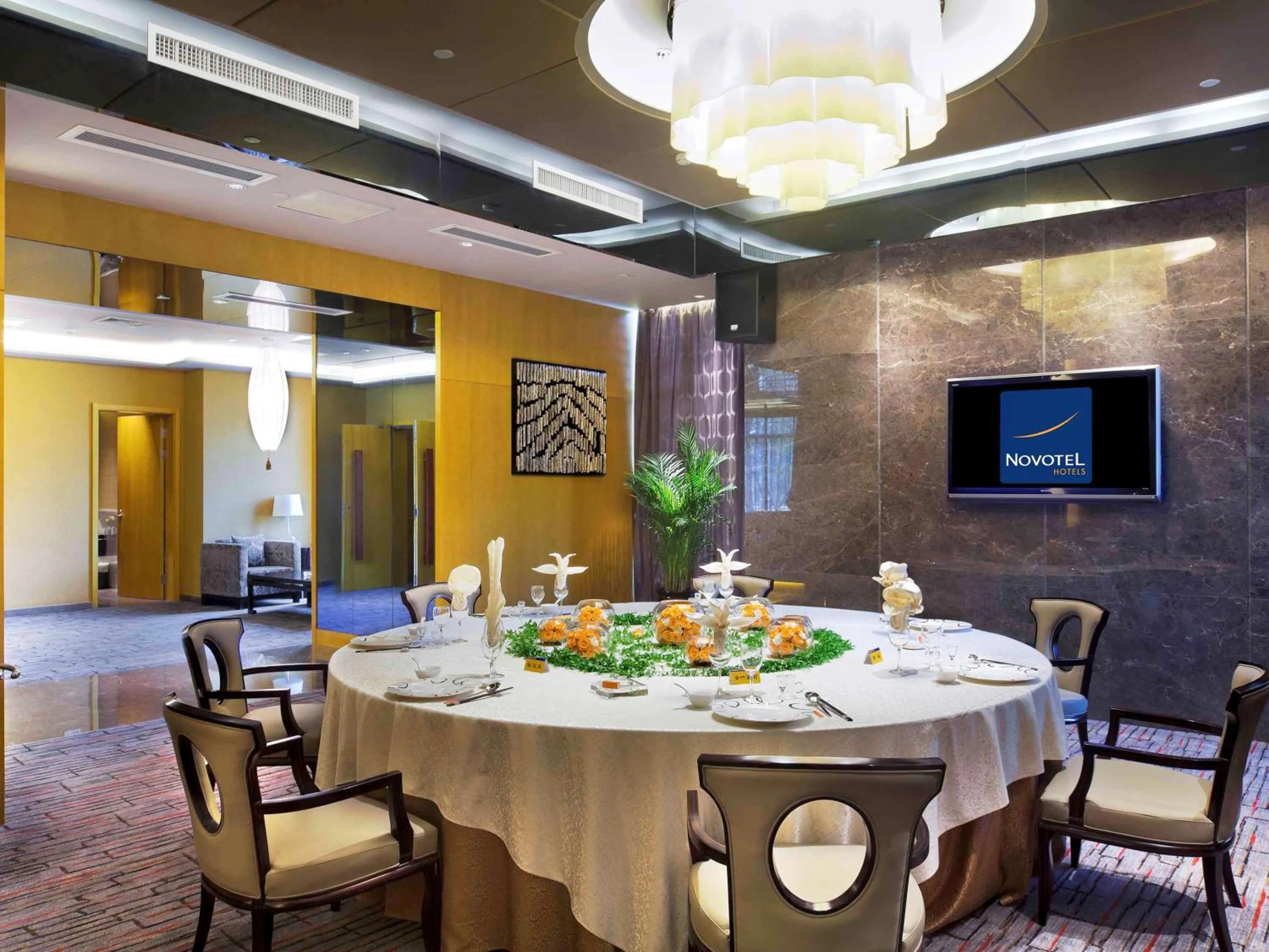 Restaurant/places to eat in Novotel Nanjing East Suning
