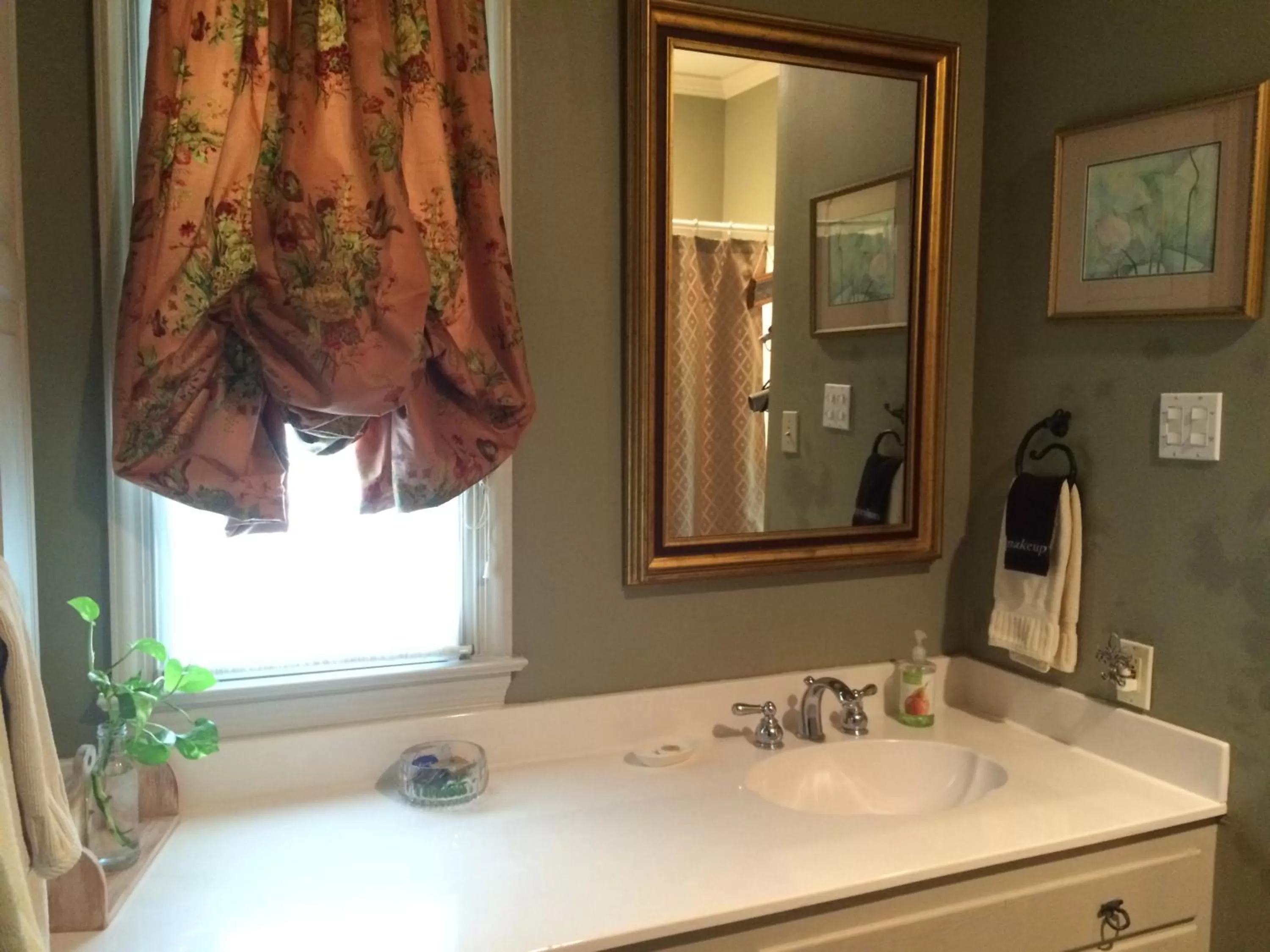 Bathroom in The Stockade Bed and Breakfast