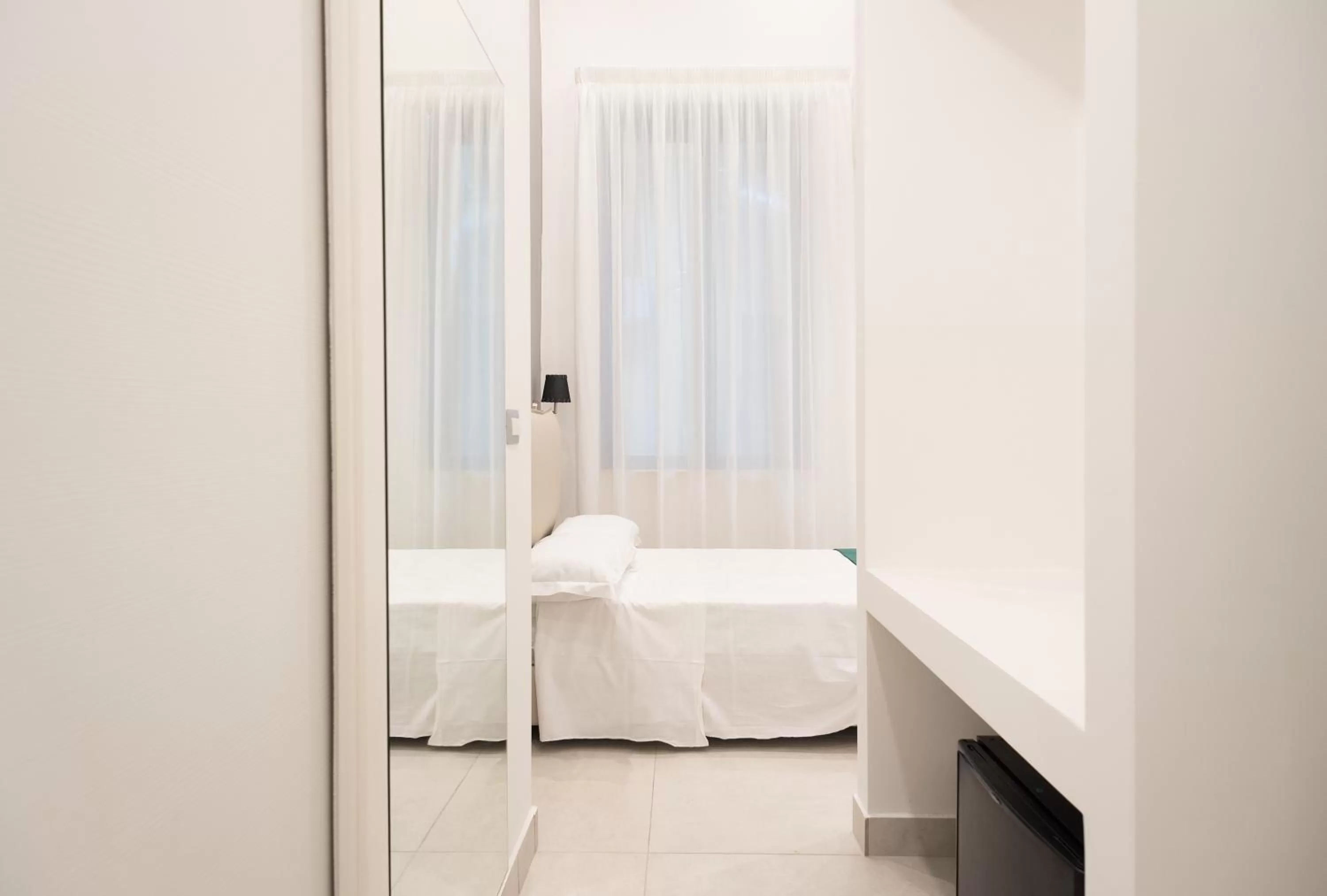 Photo of the whole room, Bed in Toledo in