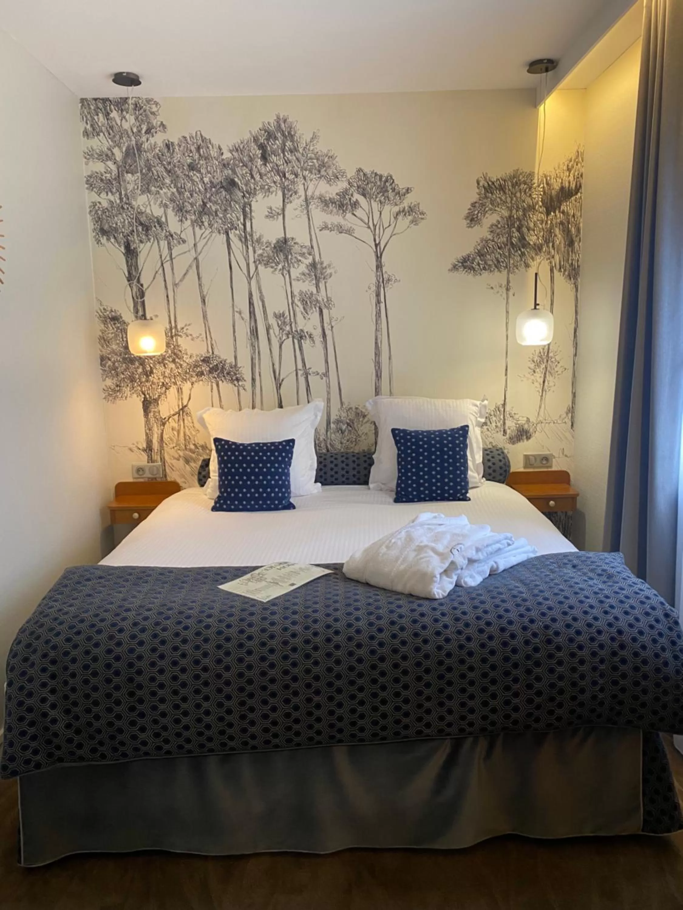 Bedroom, Bed in Hotel Normandy