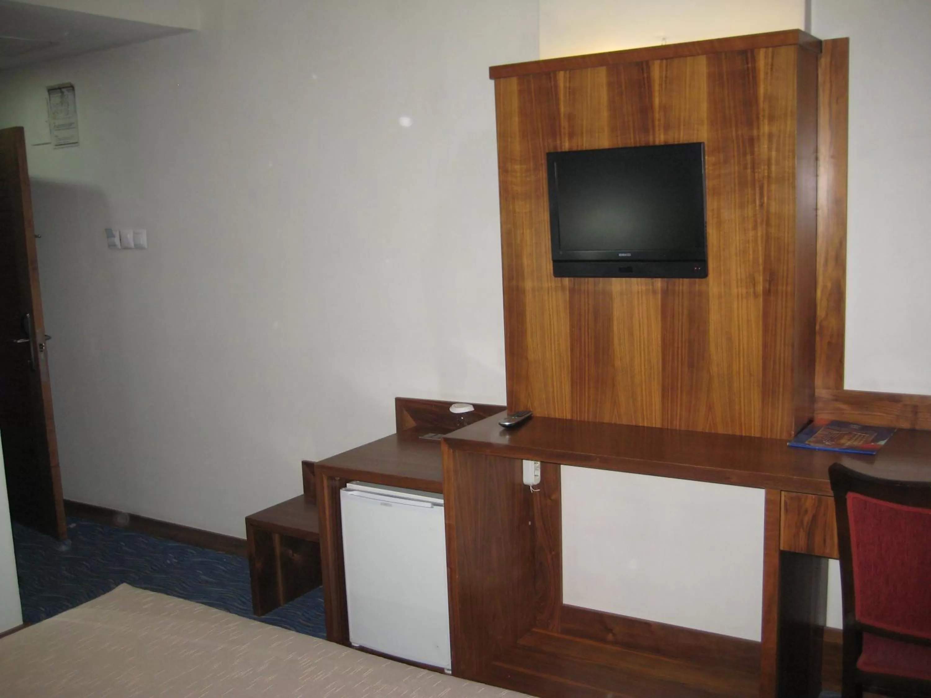 TV and multimedia, TV/Entertainment Center in Miroglu Hotel