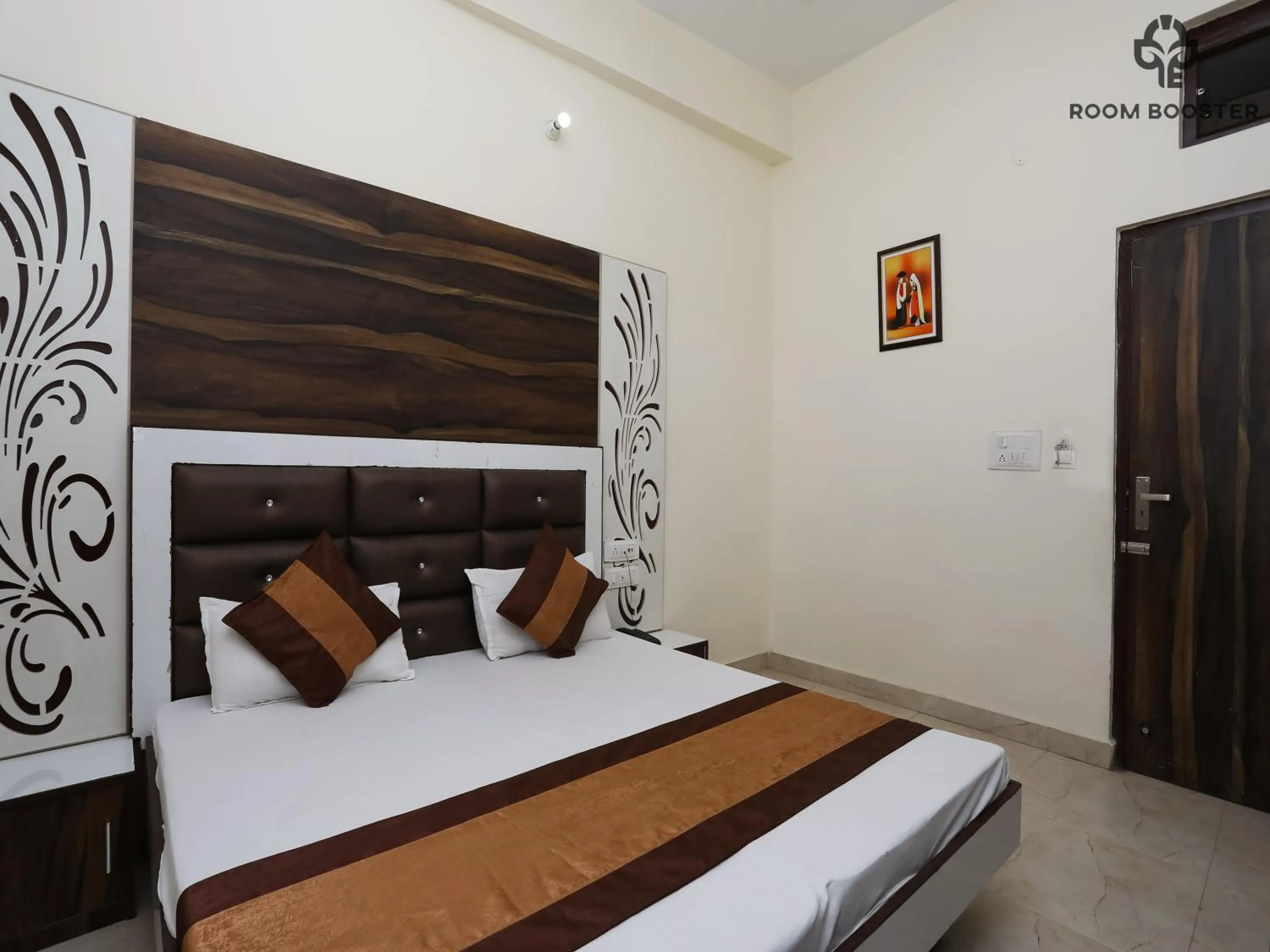 Bed in Hotel Sehmi's Best Rest Inn