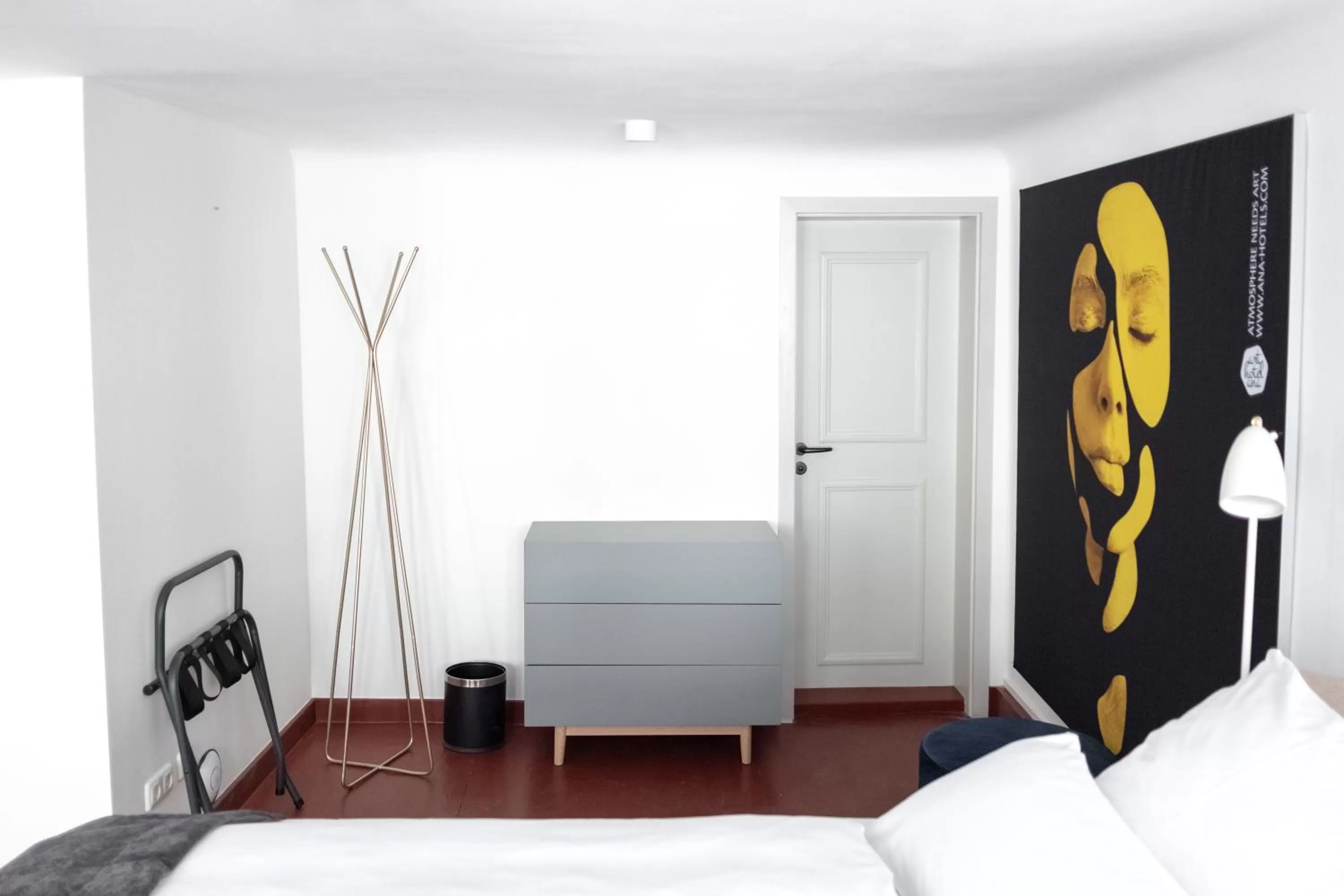 Photo of the whole room, Bed in ANA Living Augsburg City Center by Arthotel ANA - Self-Service-Hotel