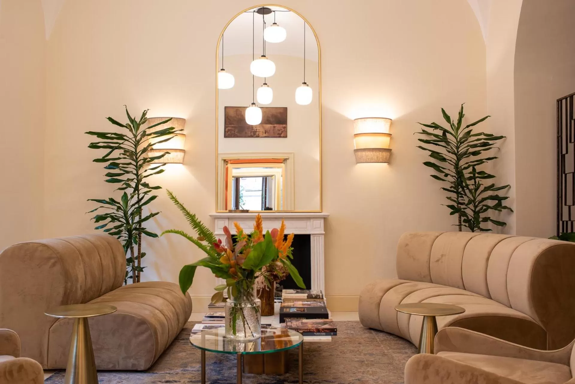 Communal lounge/ TV room in Sentho Roma