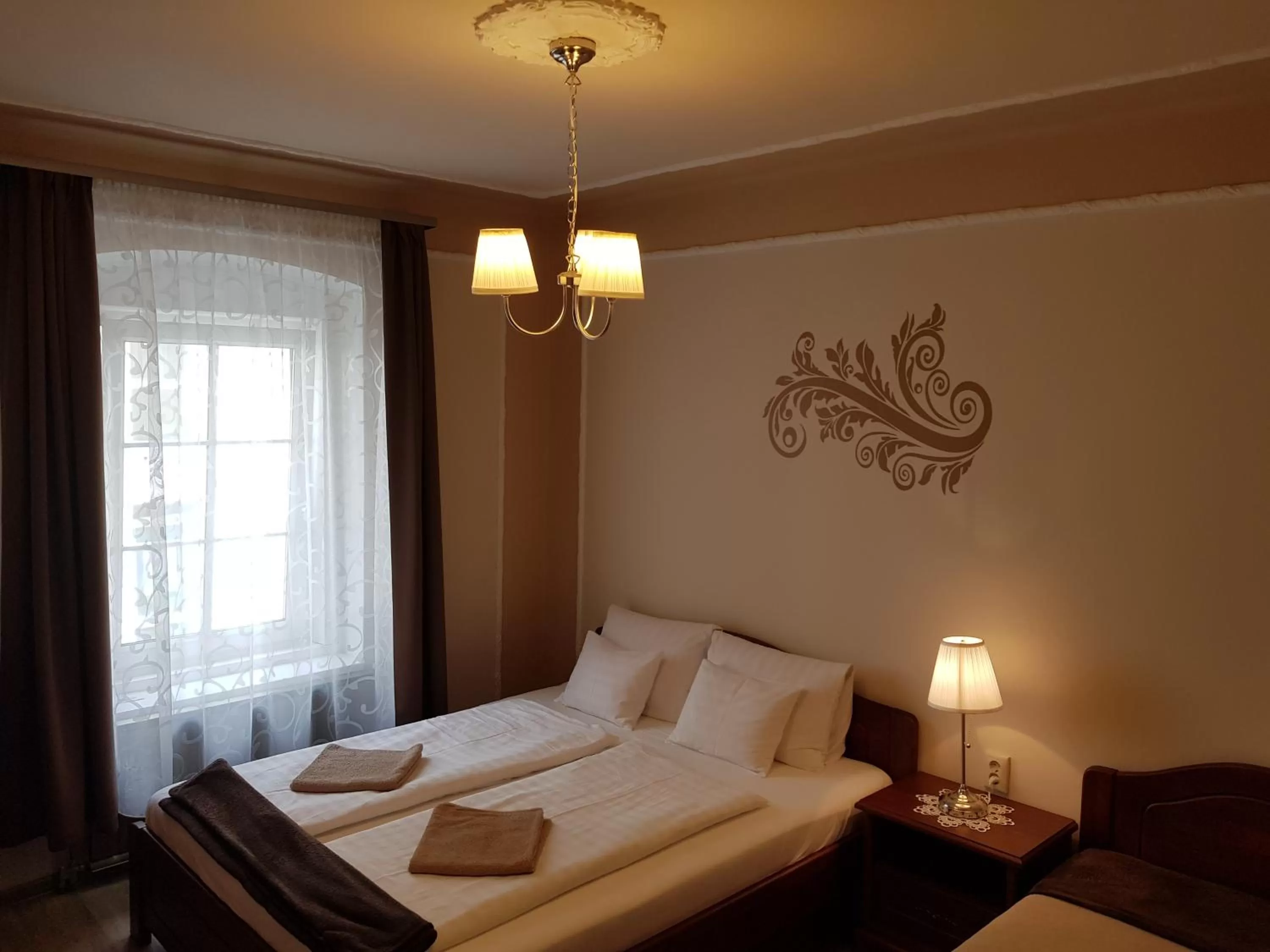 Photo of the whole room, Bed in Duna Panzió