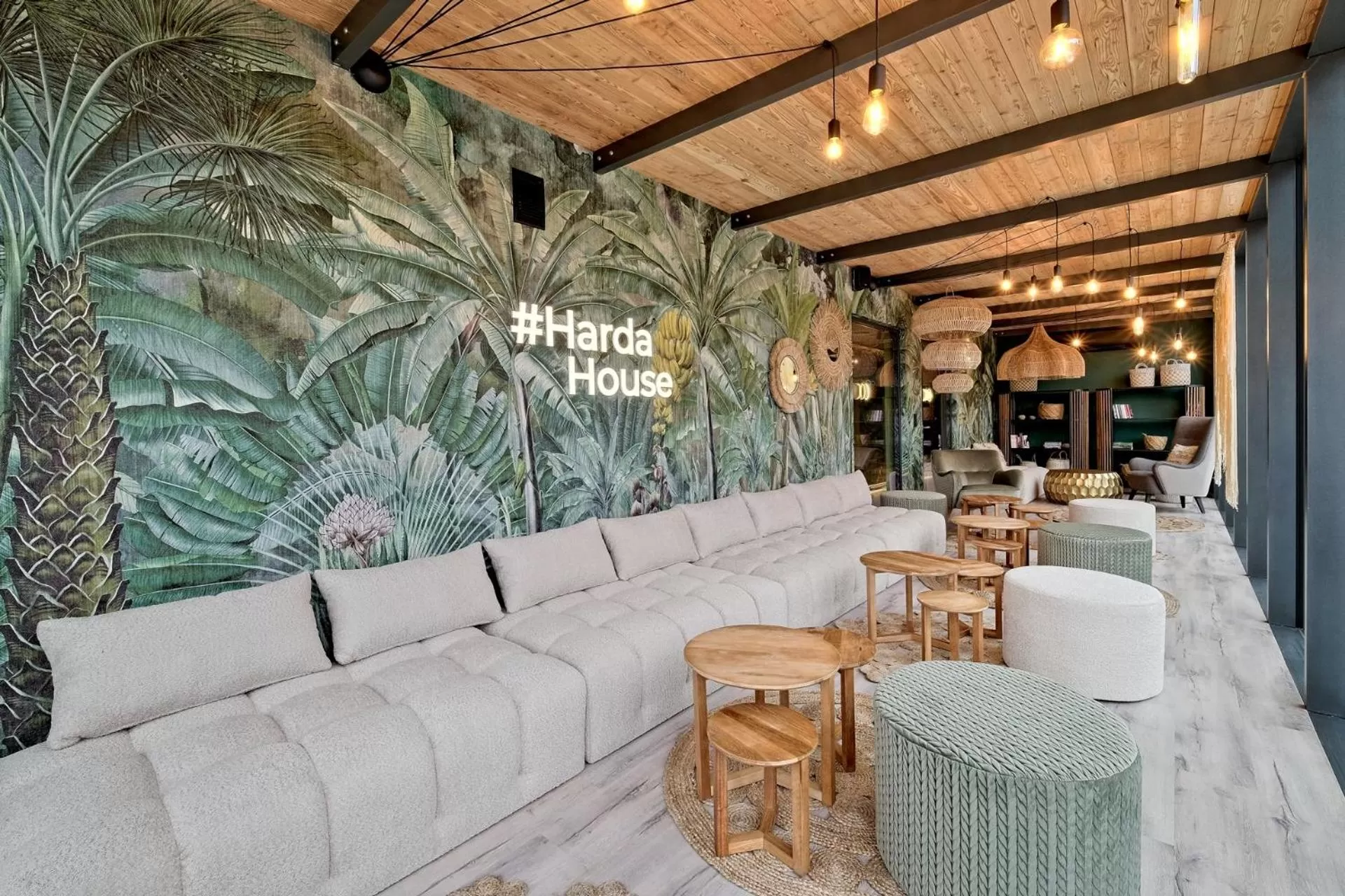 Library in Harda House Friends & Spa