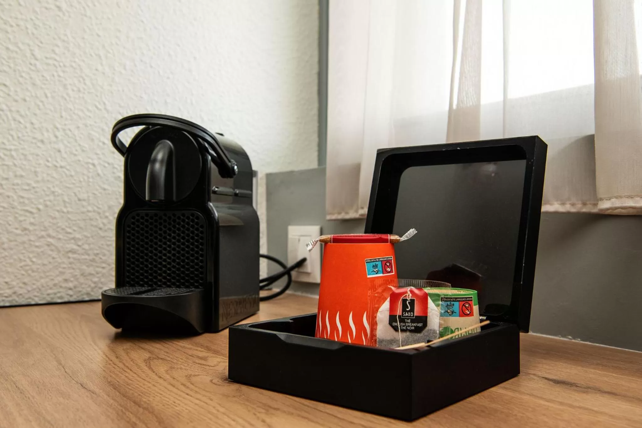 Coffee/tea facilities in Hôtel Le Cyrano Bergerac
