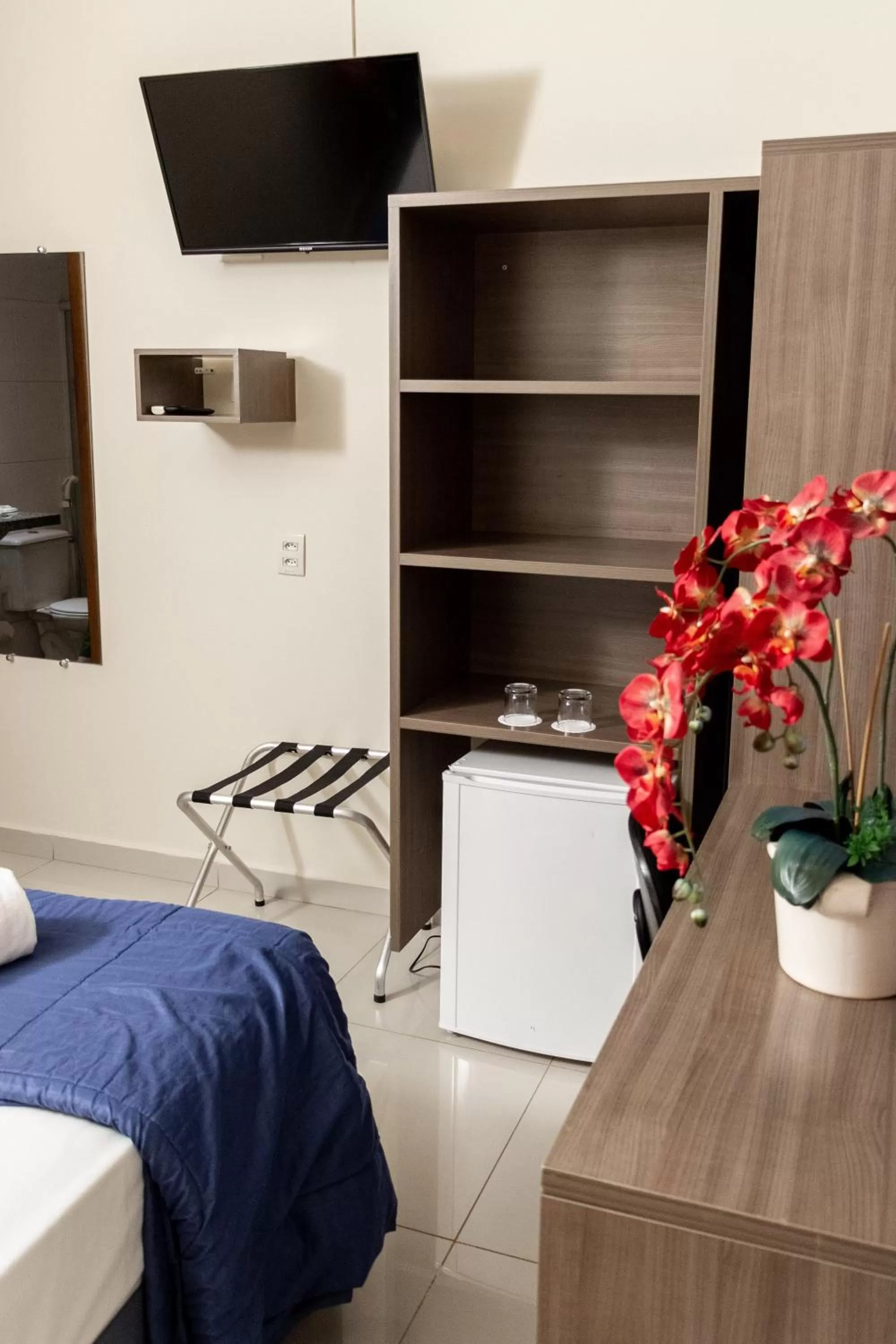 Kitchen/Kitchenette in Astor Hotel