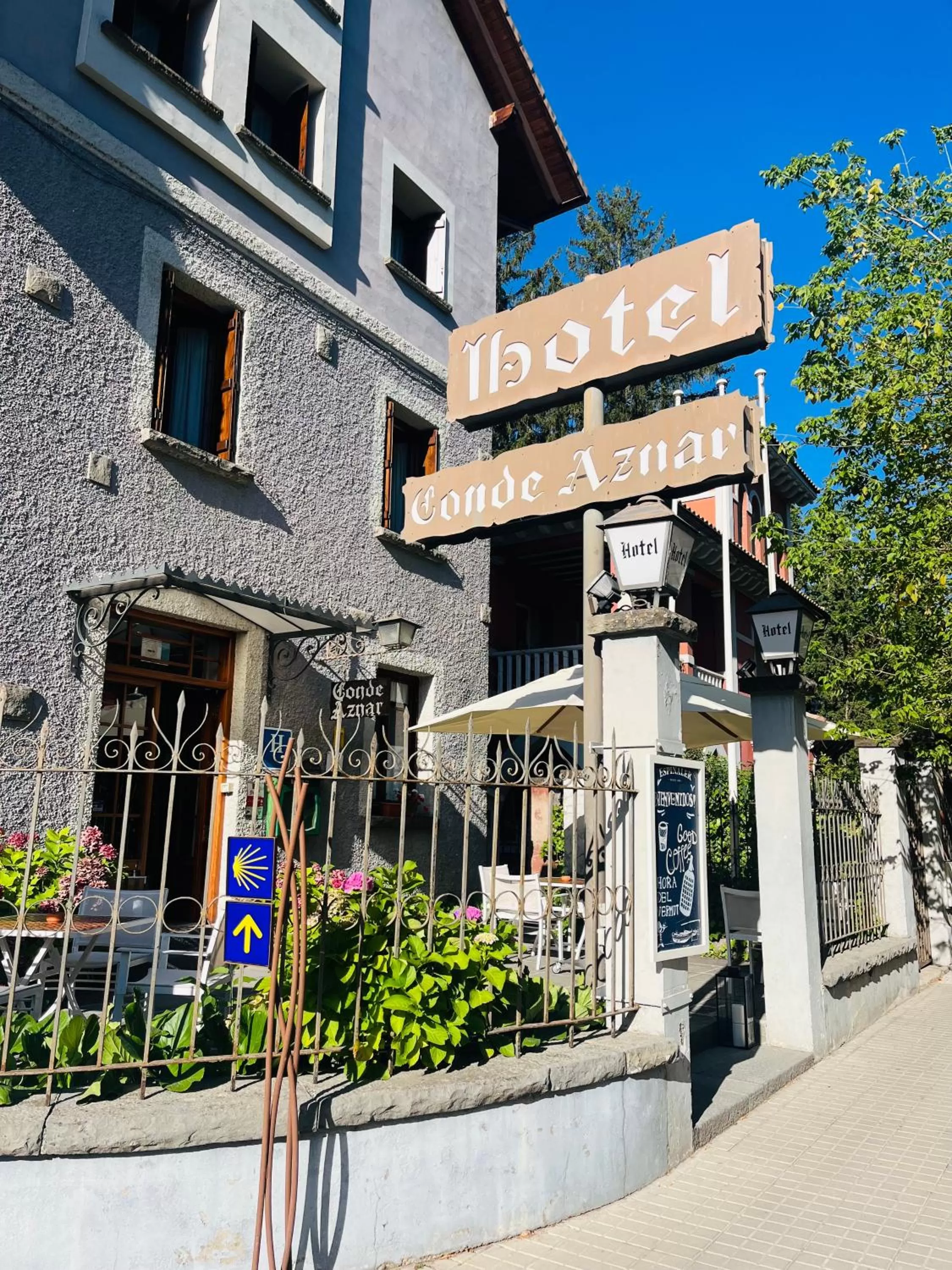 Facade/entrance in Conde Aznar