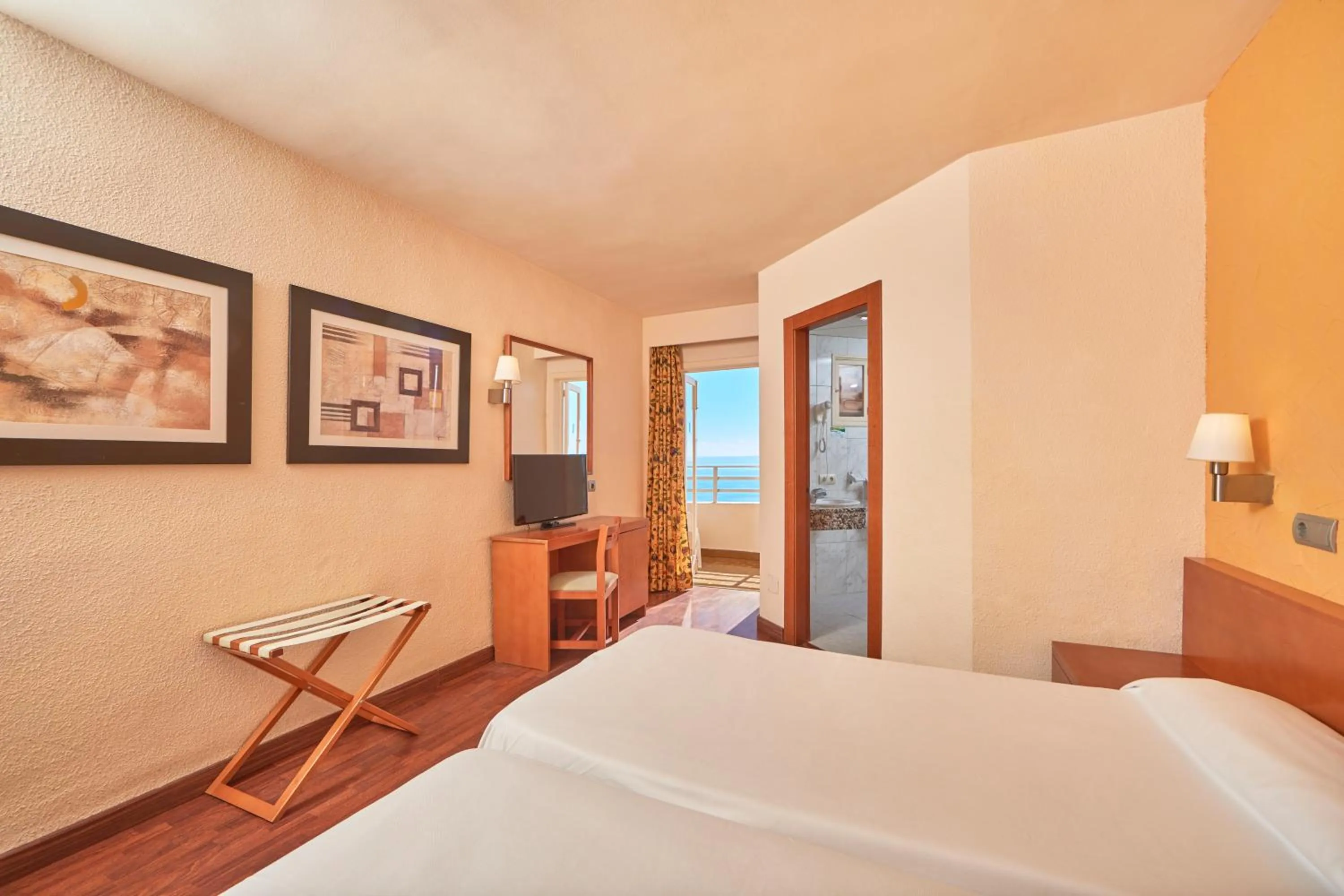 Photo of the whole room in MLL Blue Bay