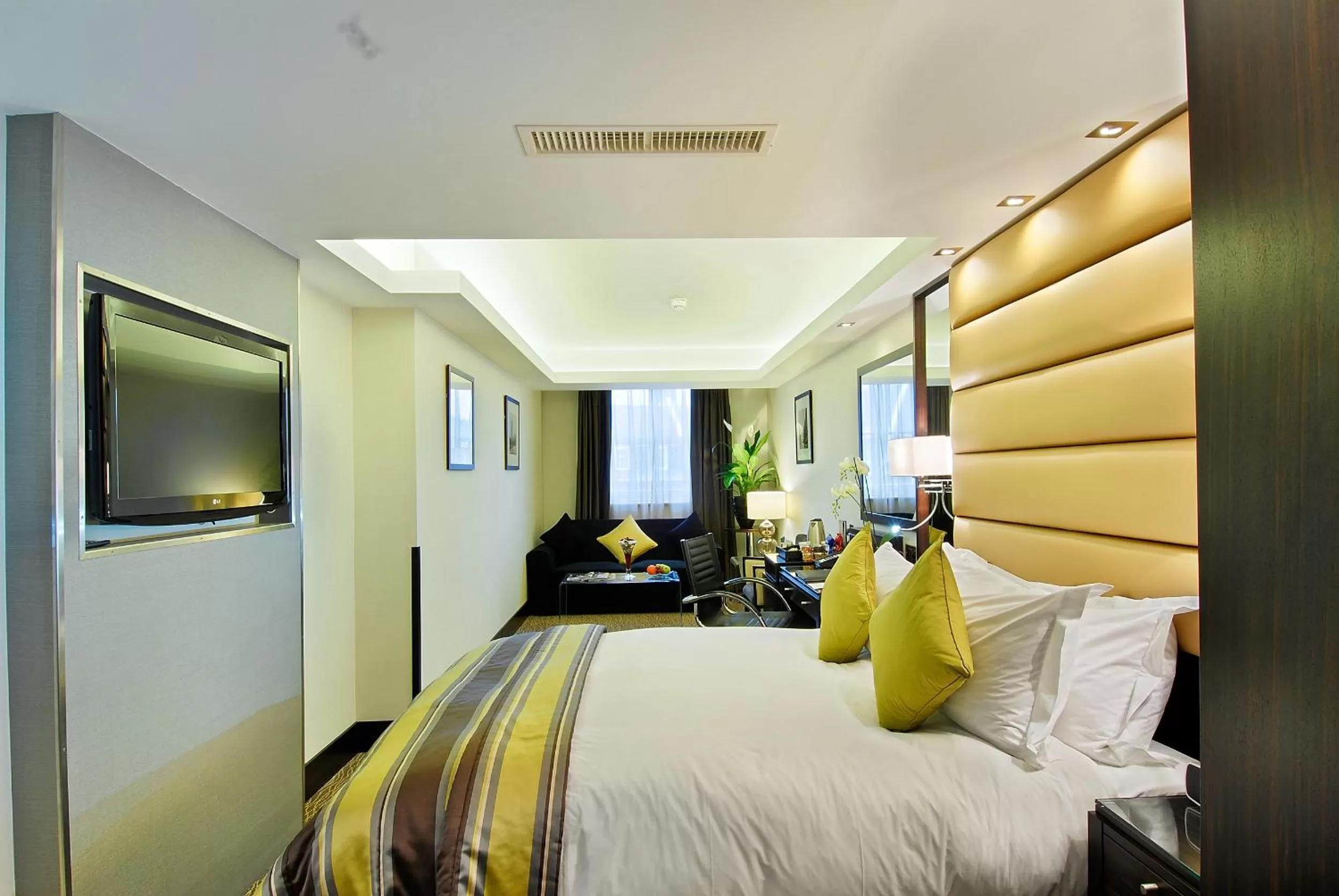 Bedroom, Bed in Park Grand Mayfair