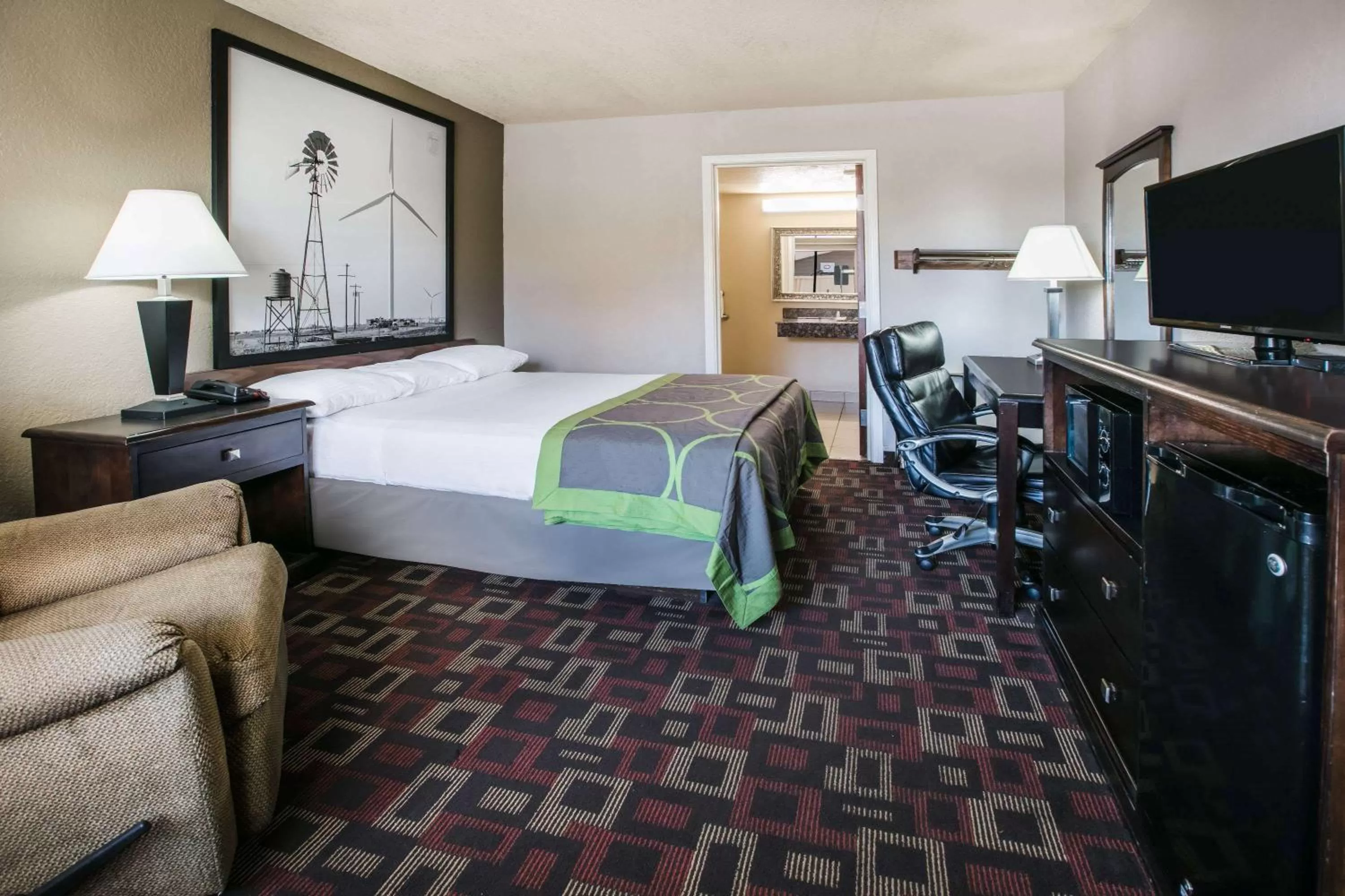 Photo of the whole room, Bed in Super 8 by Wyndham Oklahoma Airport Fairgrounds West