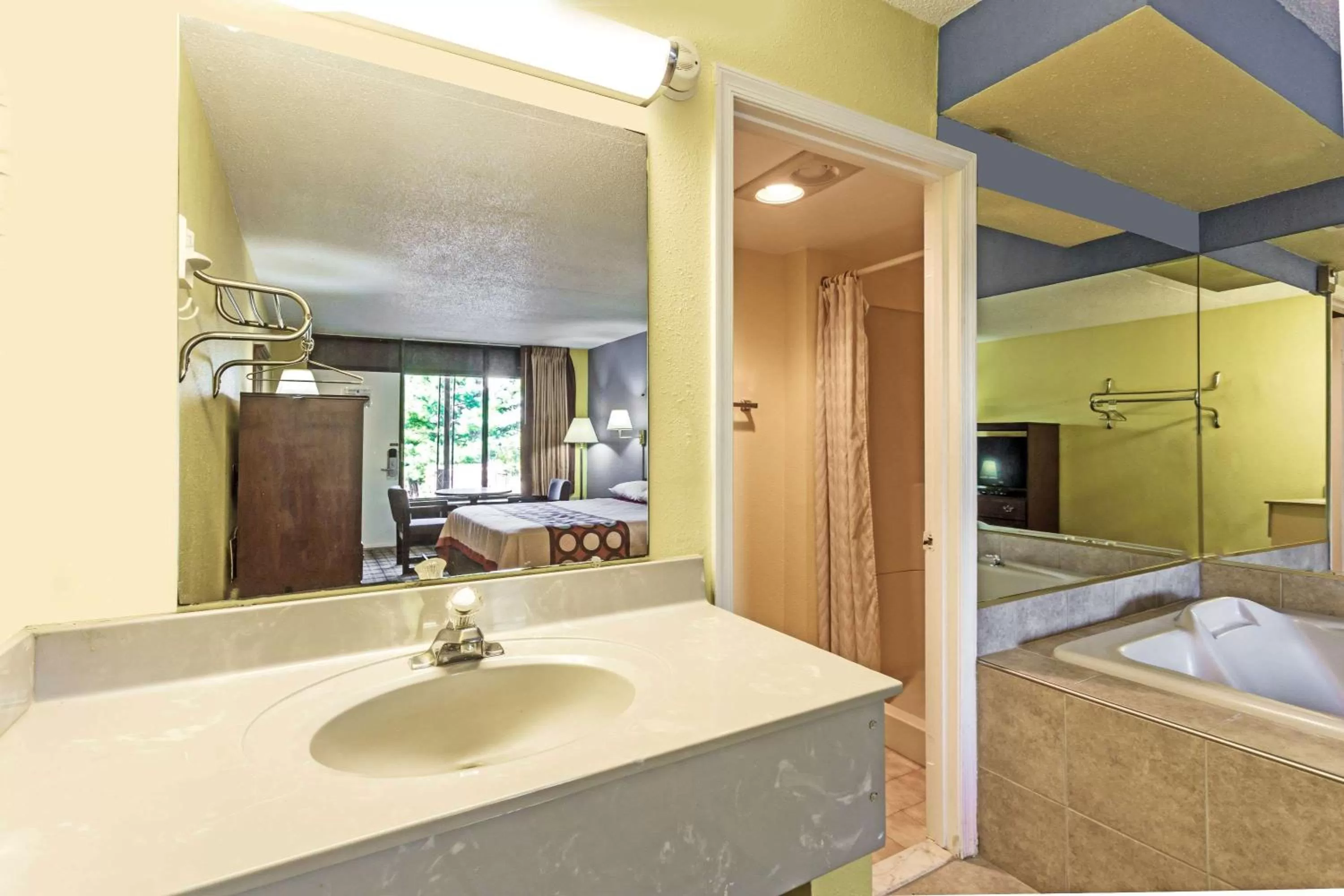 On site, Bed in Super 8 by Wyndham Jessup/Baltimore Area