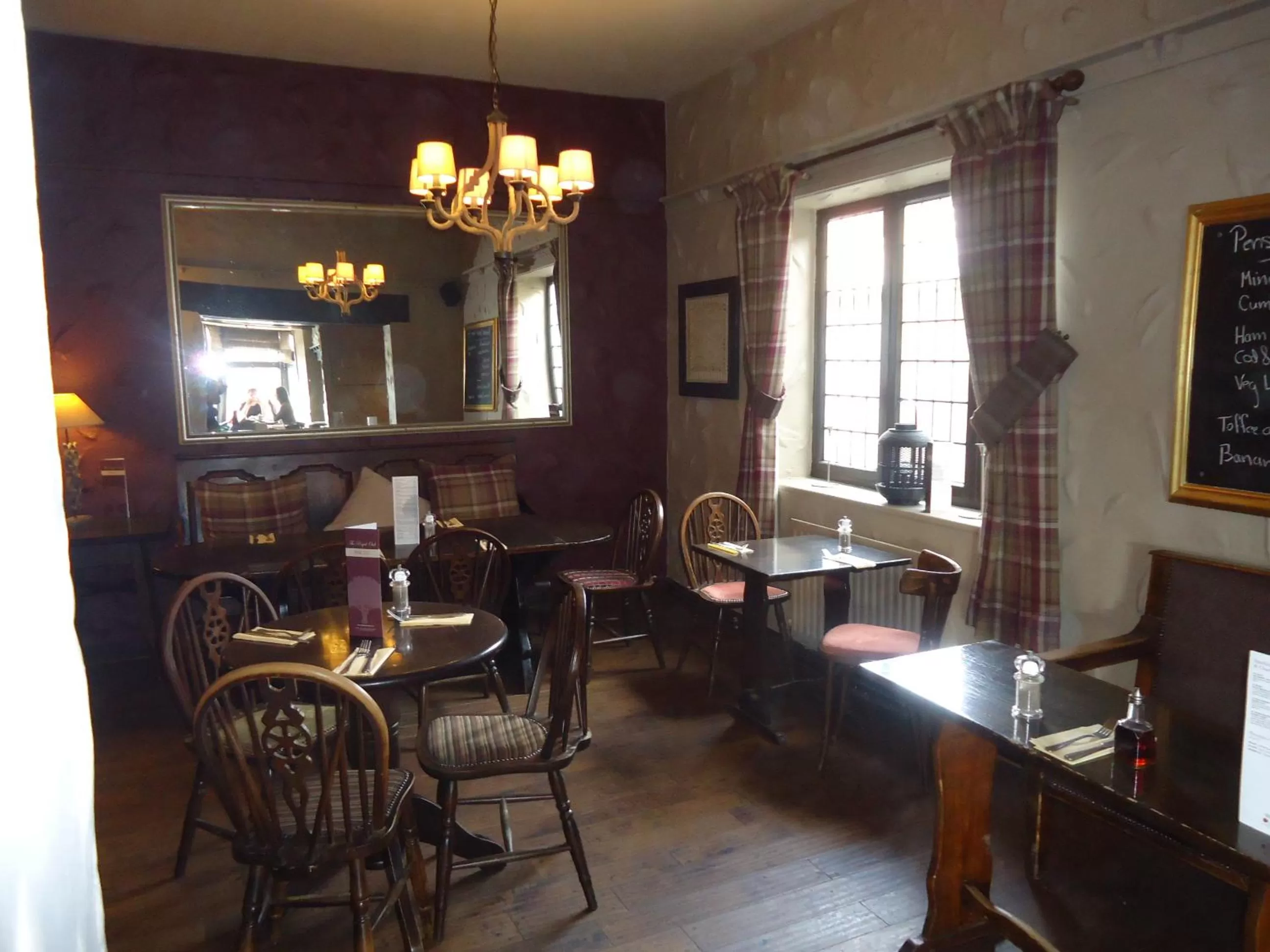 Restaurant/places to eat in Royal Oak Hotel