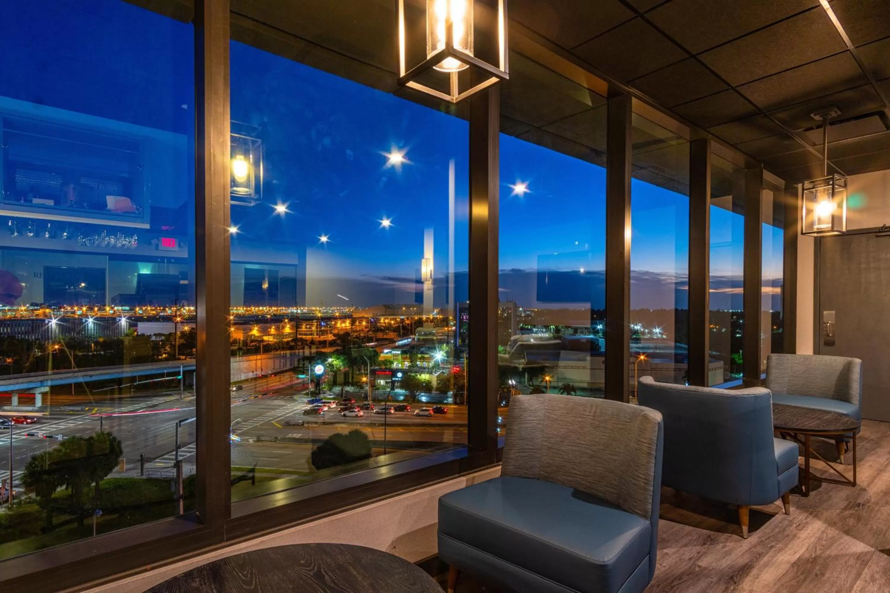 Lounge or bar in Holiday Inn Miami International Airport by IHG