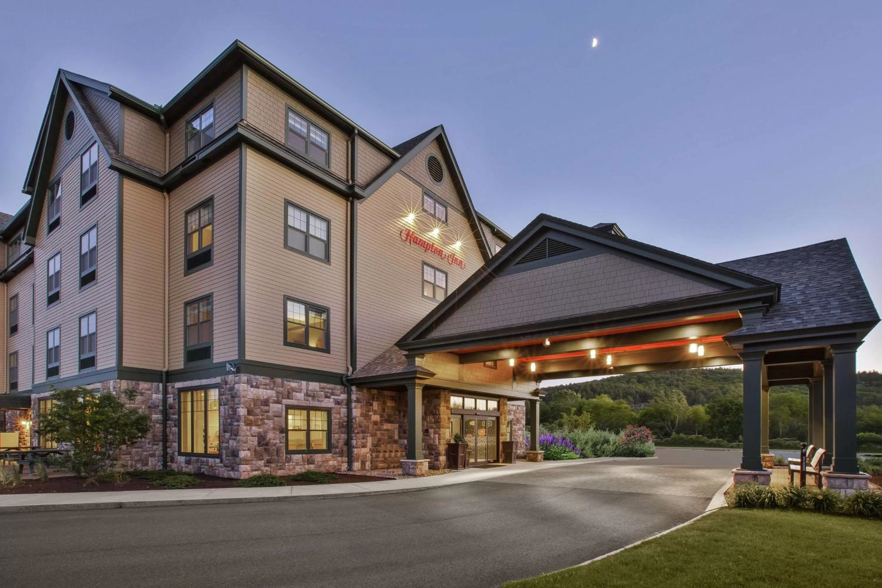 Property building in Hampton Inn Bar Harbor